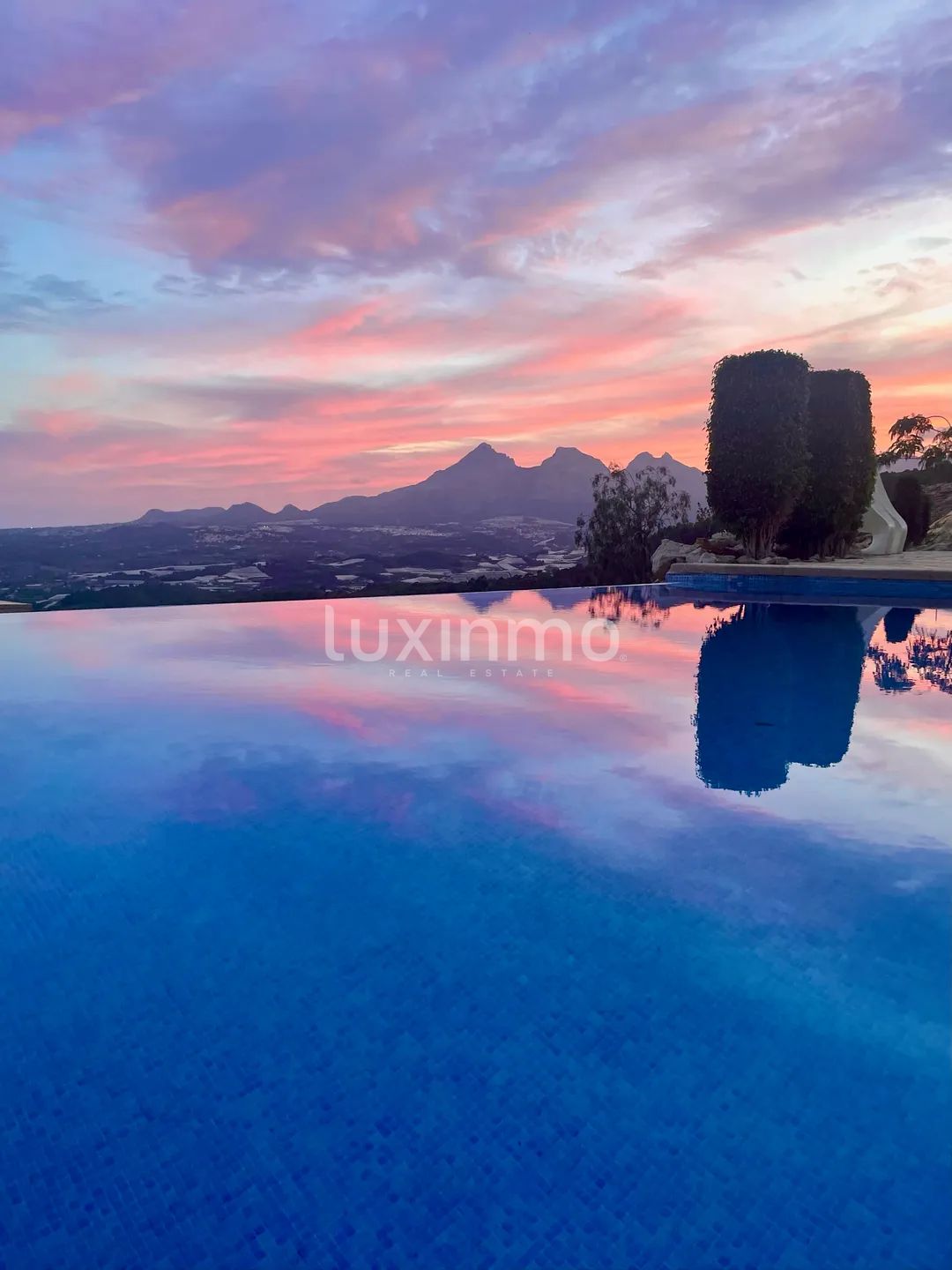 Impresionante villa con impresionantes vistas panorámicas al mar y a la montaña — photo 47