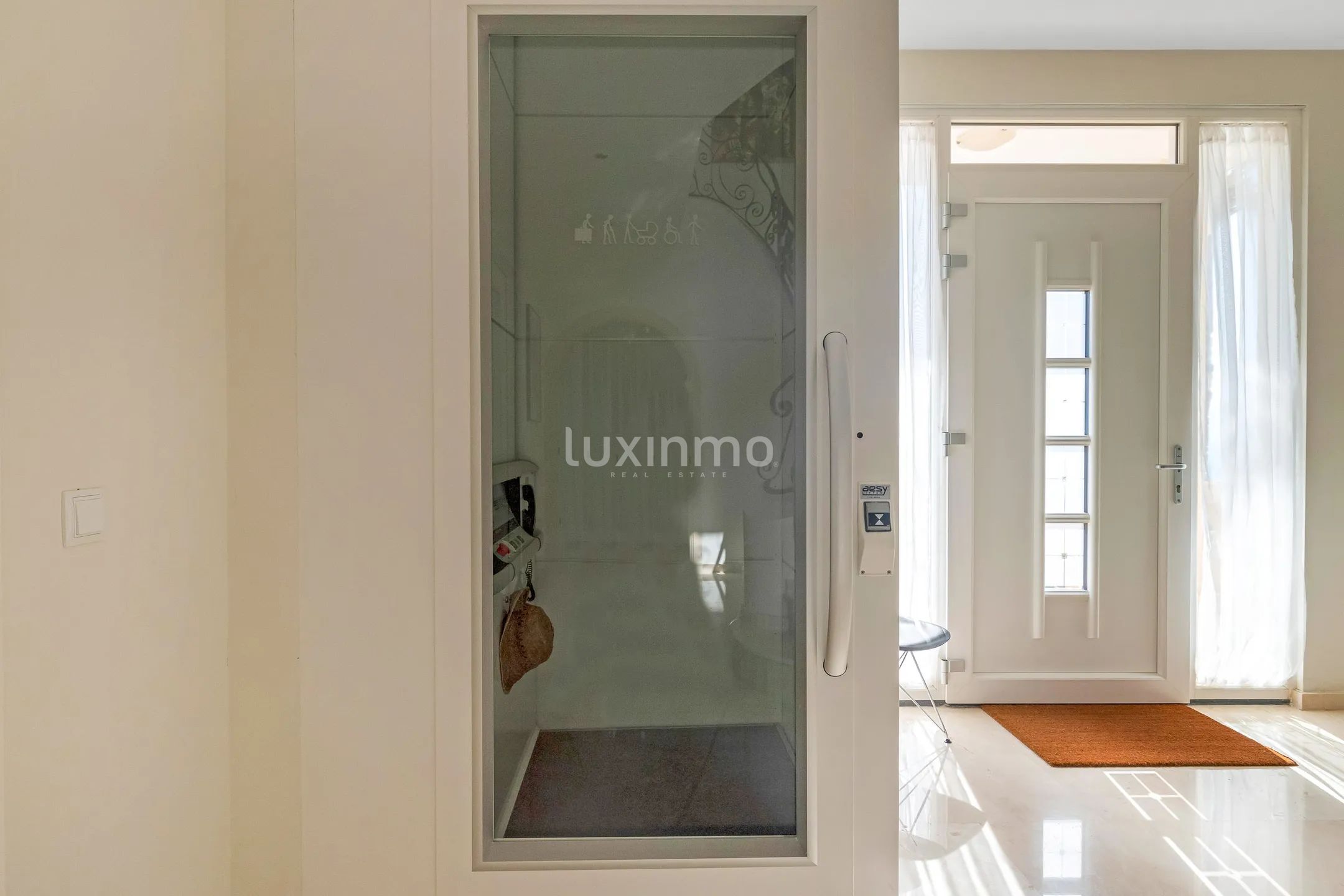 Stunning villa with breathtaking panoramic views of sea & mountain — photo 19