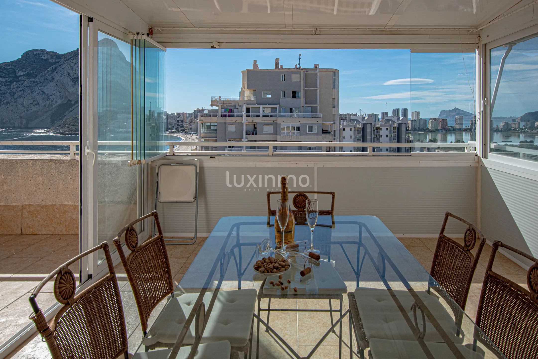 Penthouse for sale with sea views in Calpe — photo 4