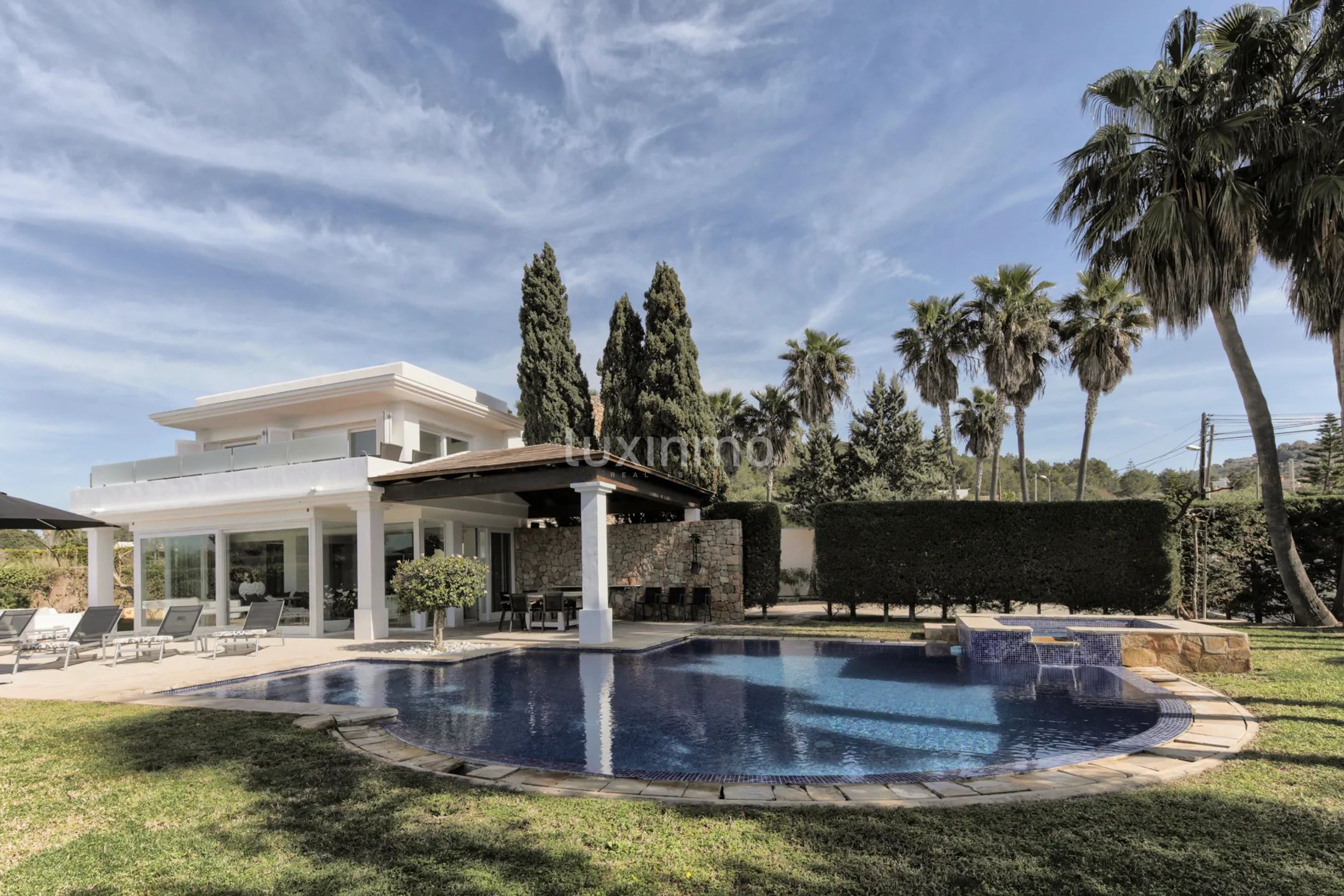 Luxurious Detached House with Touristic License, in Cap Martinet — photo 3