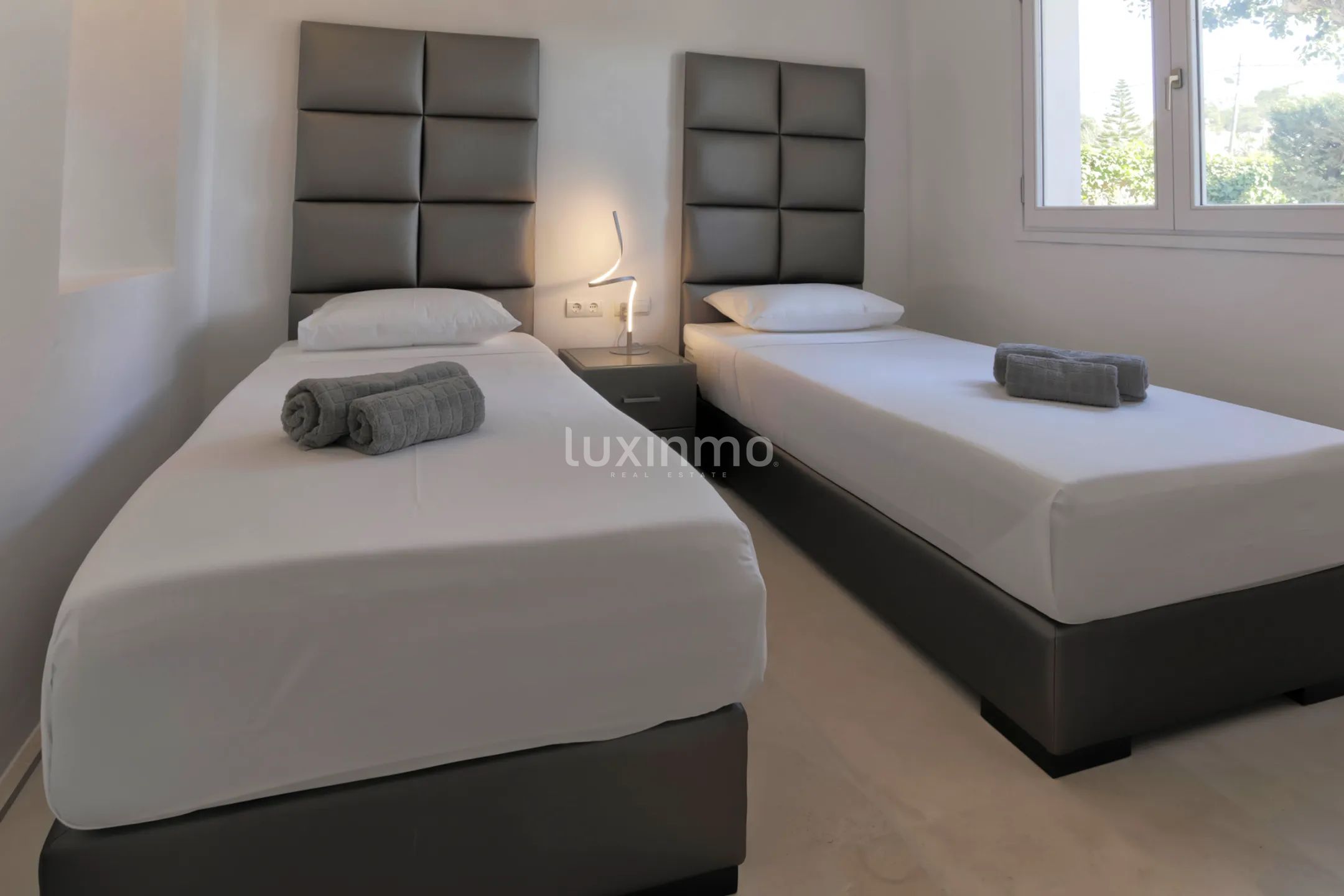 Luxurious Detached House with Touristic License, in Cap Martinet — photo 34