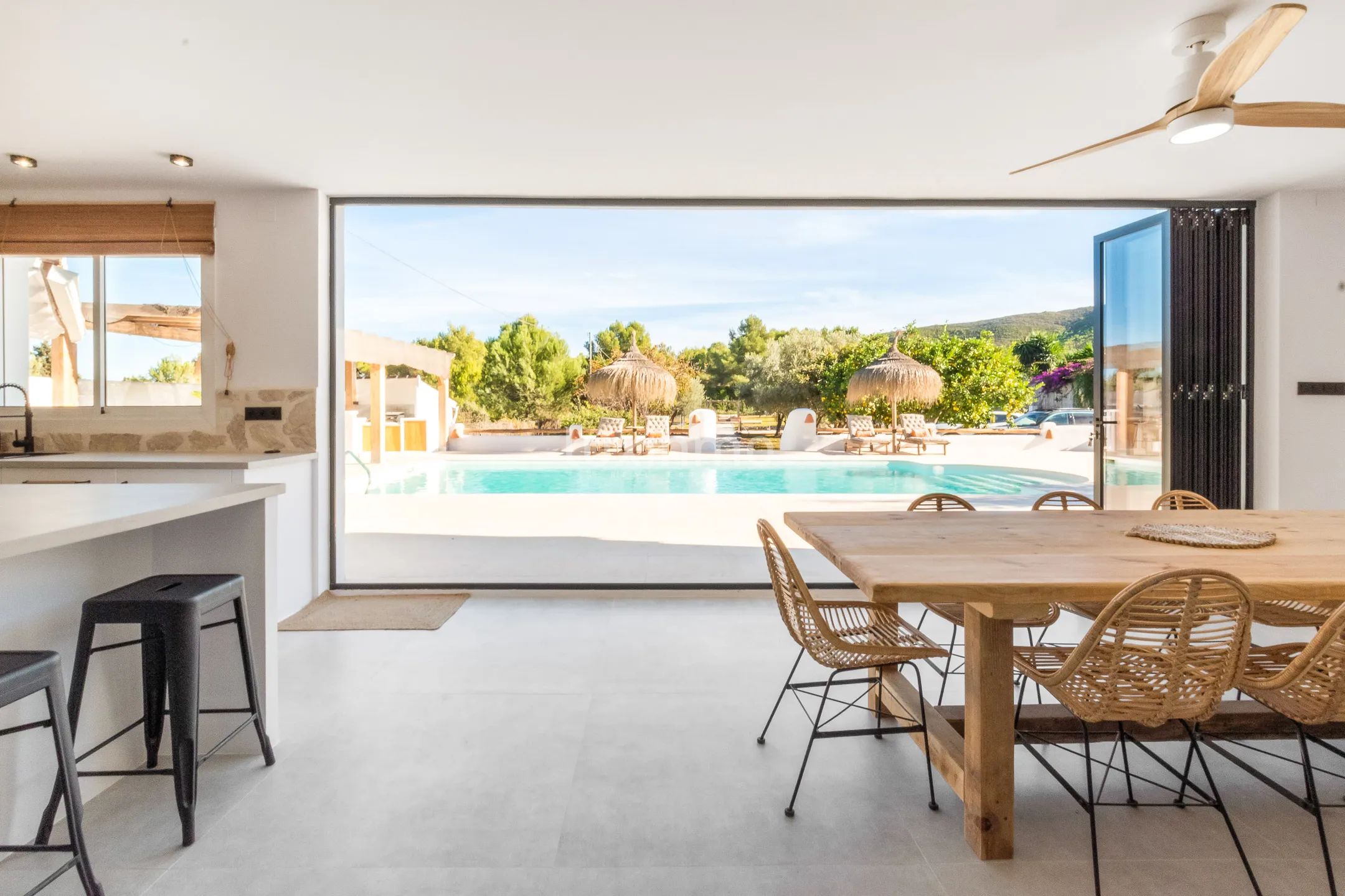 Вилла с частным бассейном и видом на горы в Хавии — photo 14