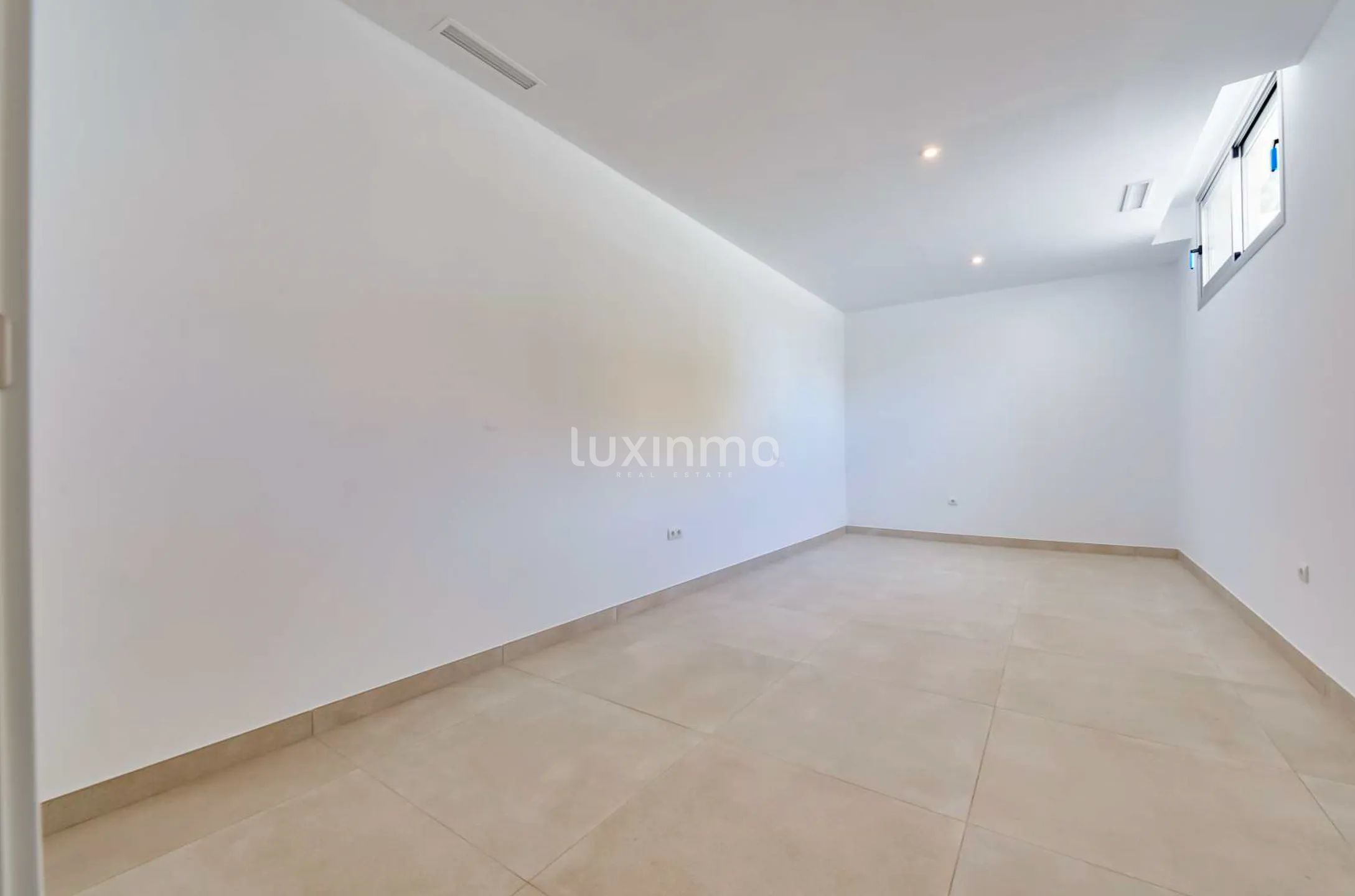 Newly built detached villa in Sierra Cortina — photo 31