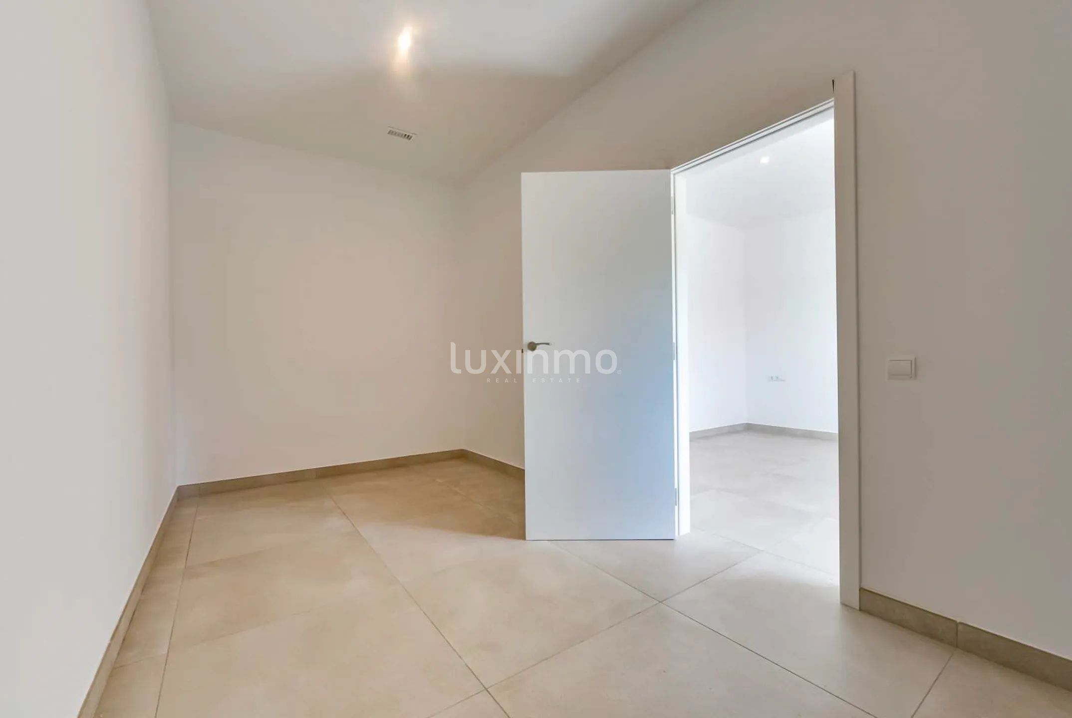 Newly built detached villa in Sierra Cortina — photo 35