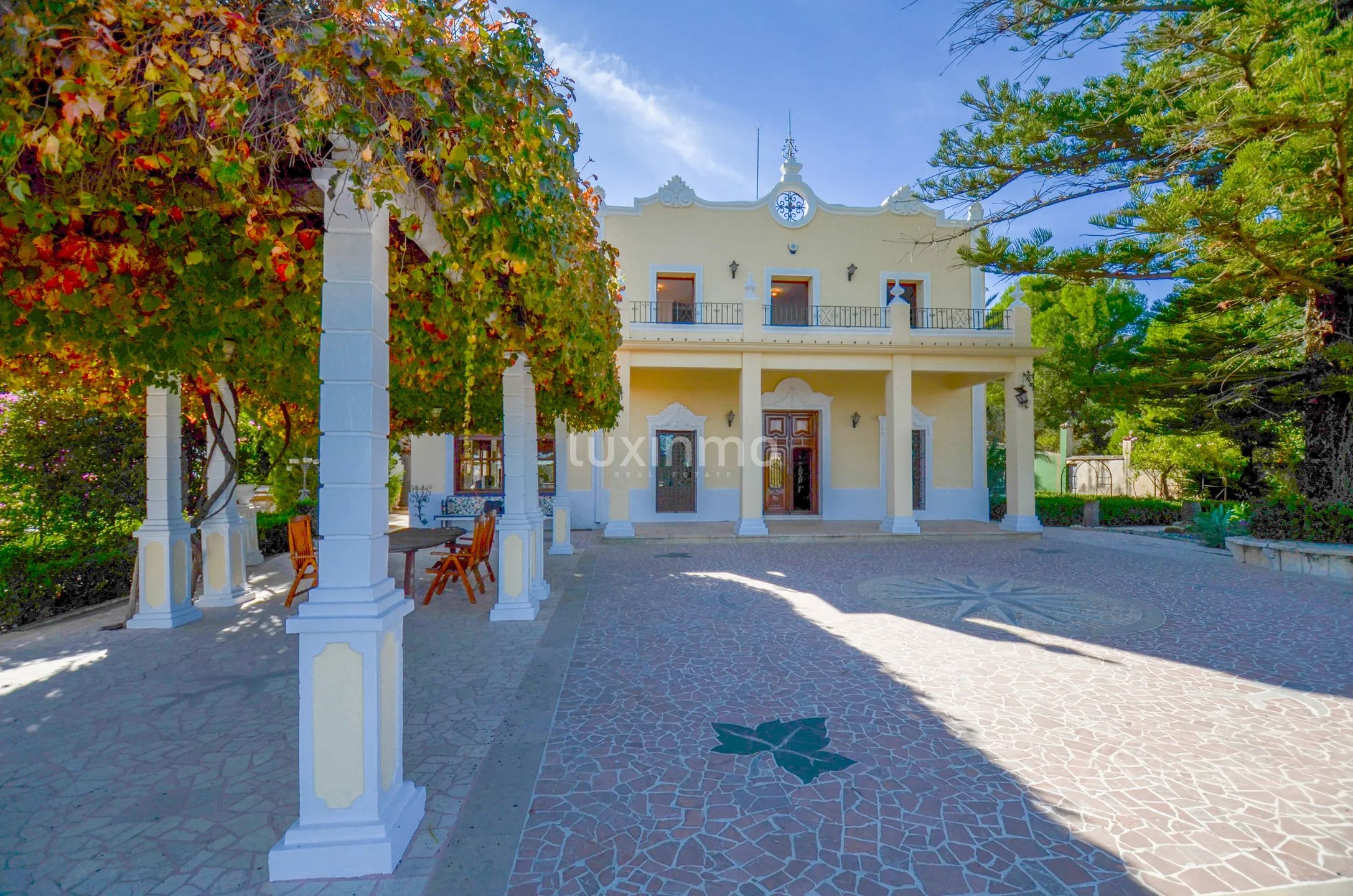 Urocza kolonialna finca na sprzedaż w Pego — photo 1