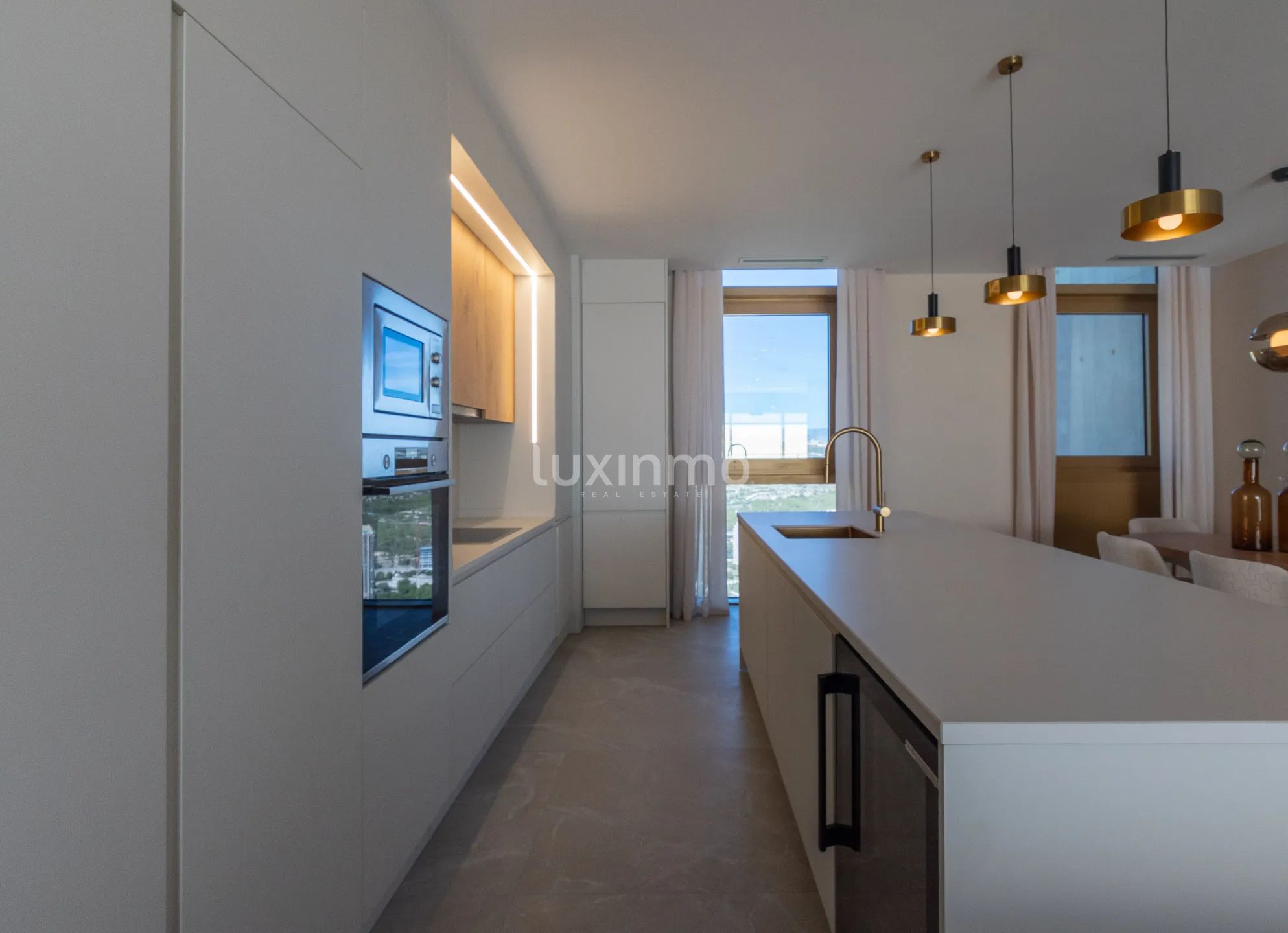 3 Bed Apartment in West Beach — photo 7