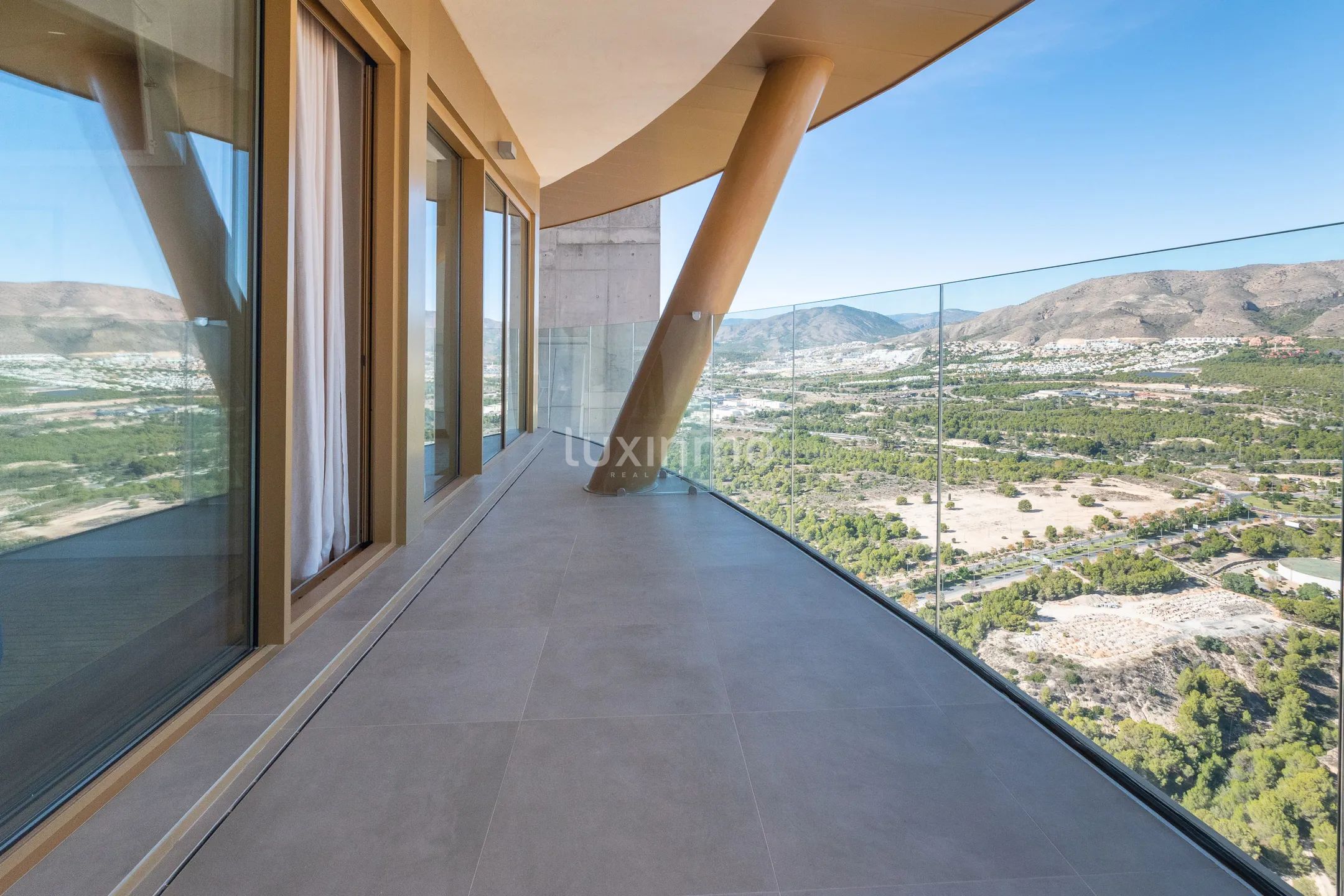 Amplio apartamento nuevo en Playa Poniente, Benidorm — photo 32