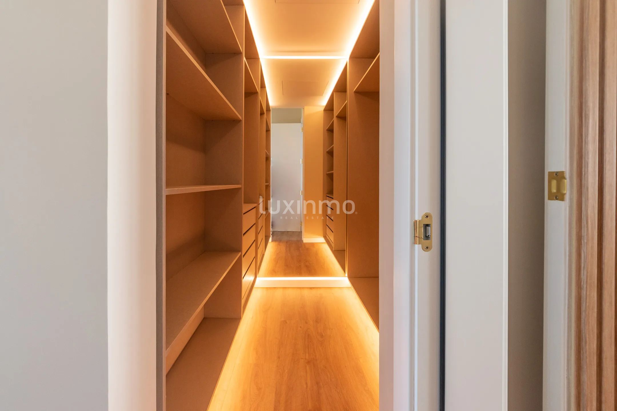 Amplio apartamento nuevo en Playa Poniente, Benidorm — photo 25