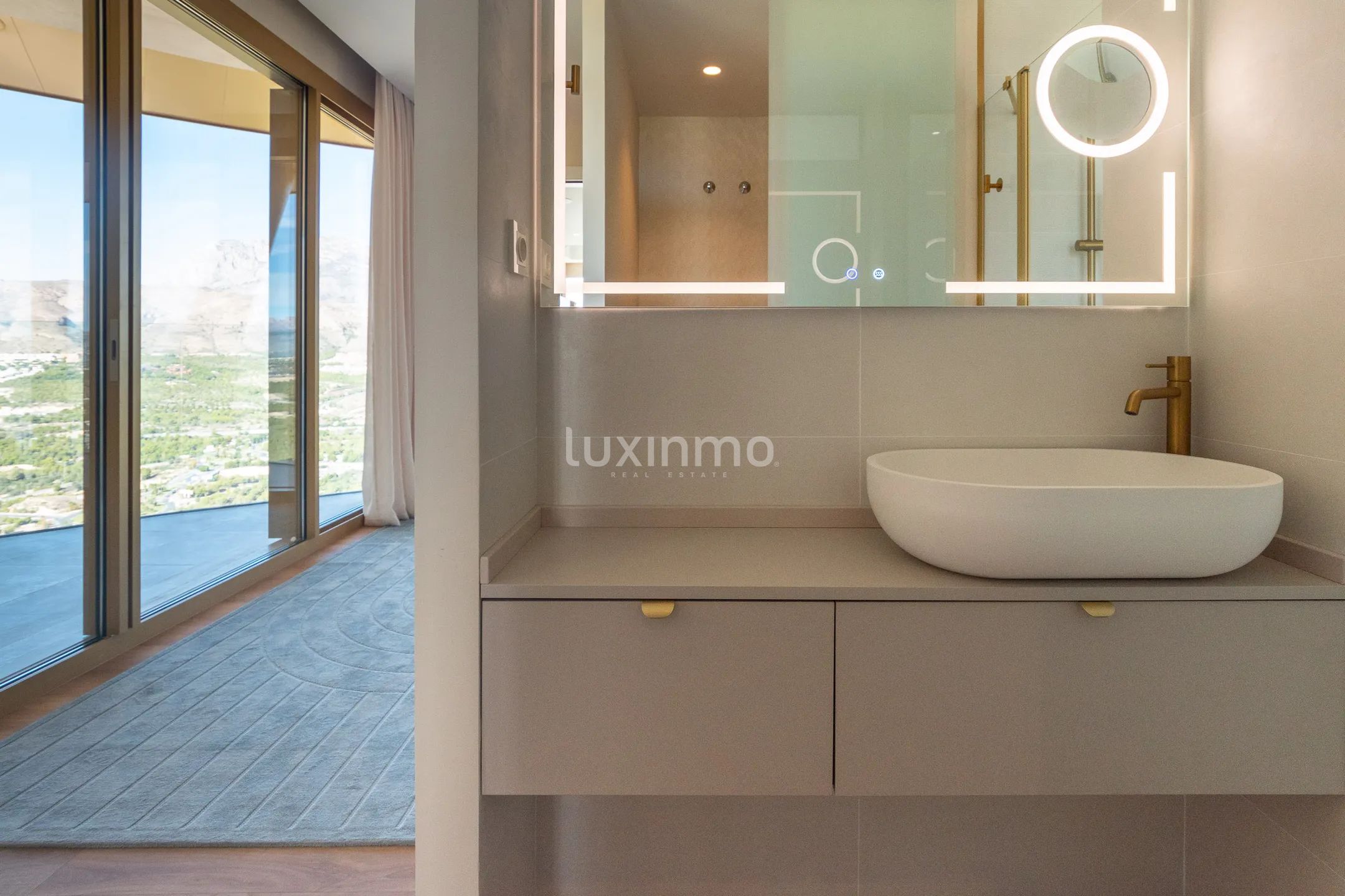 Amplio apartamento nuevo en Playa Poniente, Benidorm — photo 22