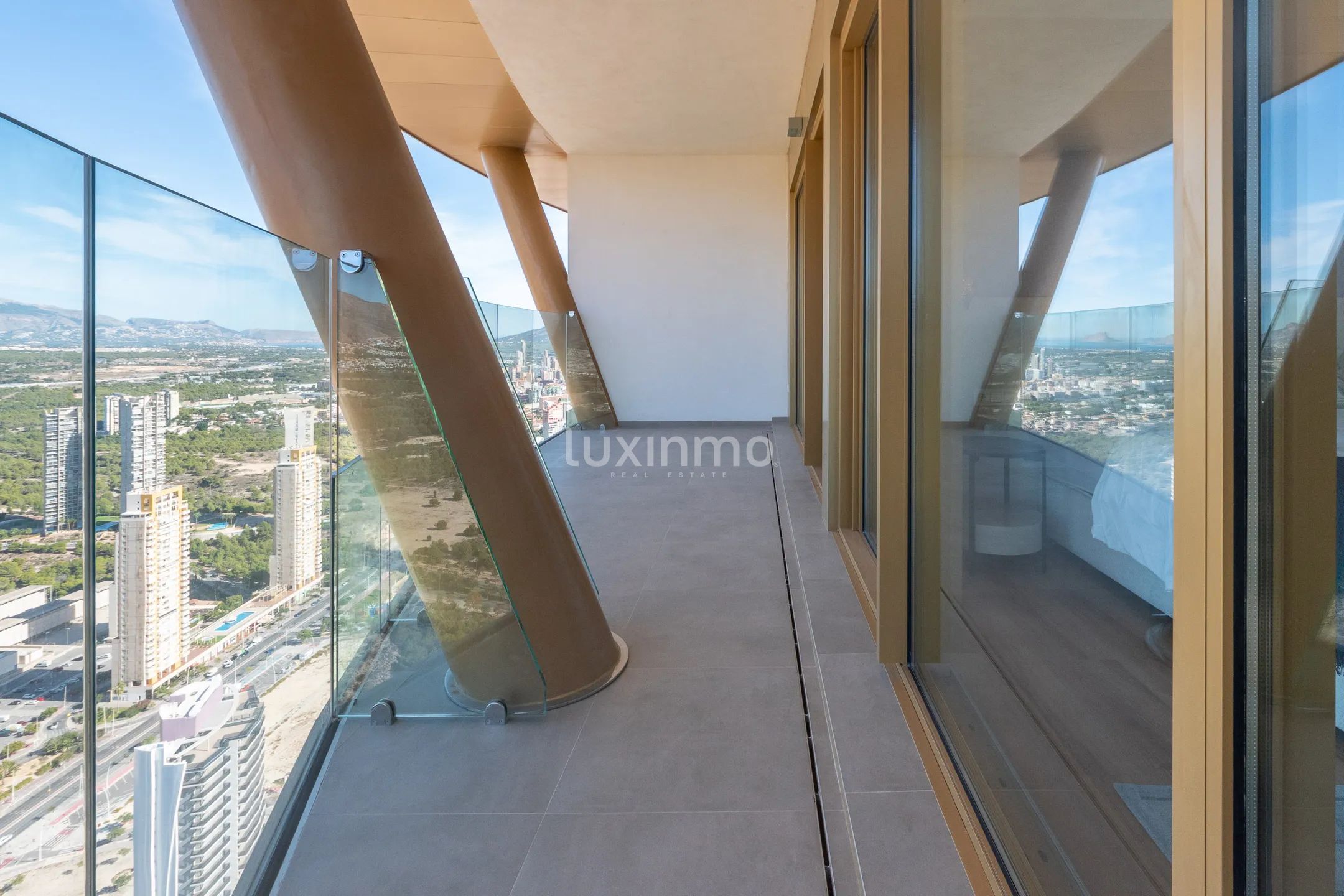 Amplio apartamento nuevo en Playa Poniente, Benidorm — photo 31