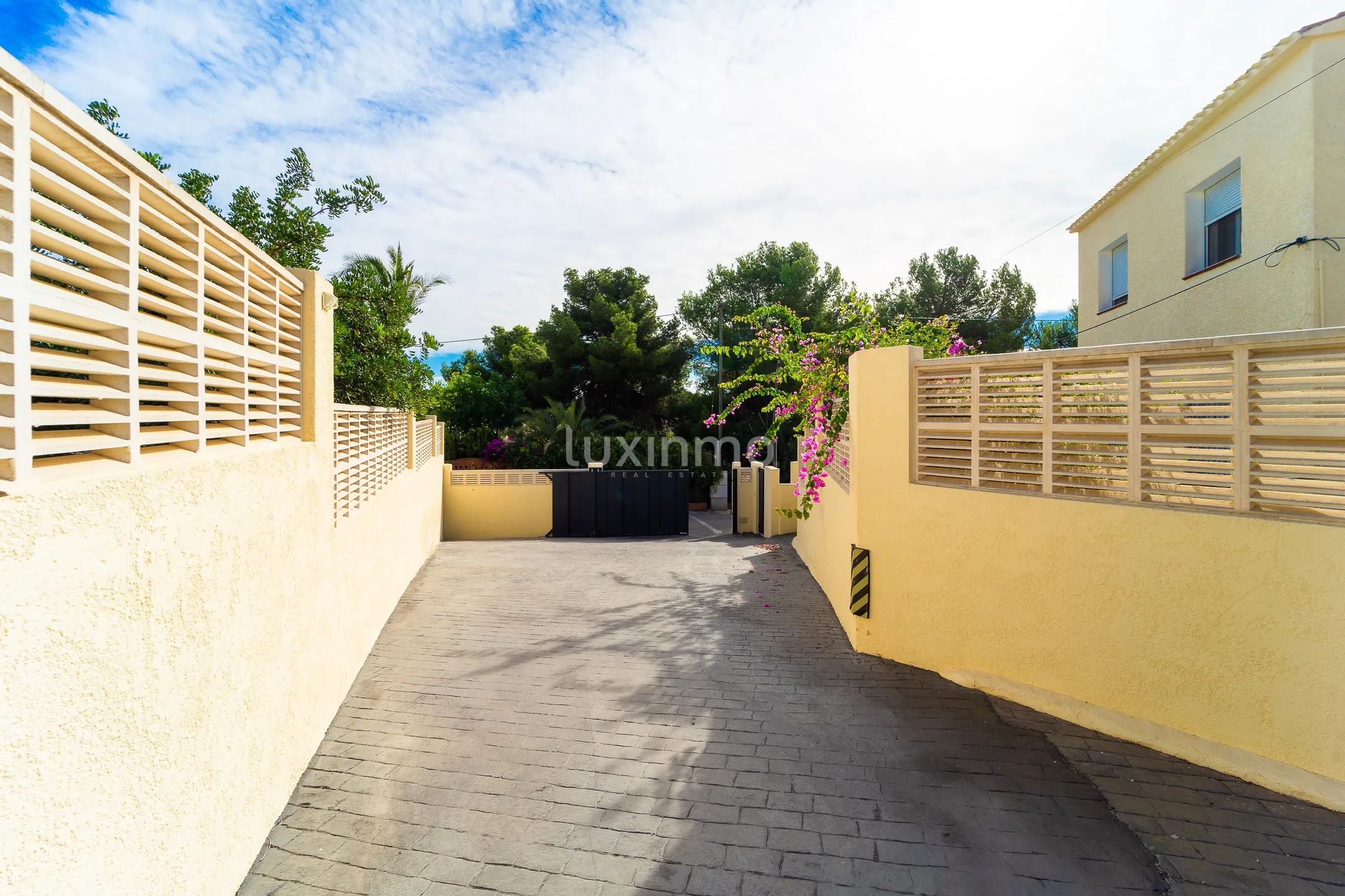 Charming detached house with sea views in Calpe — photo 36