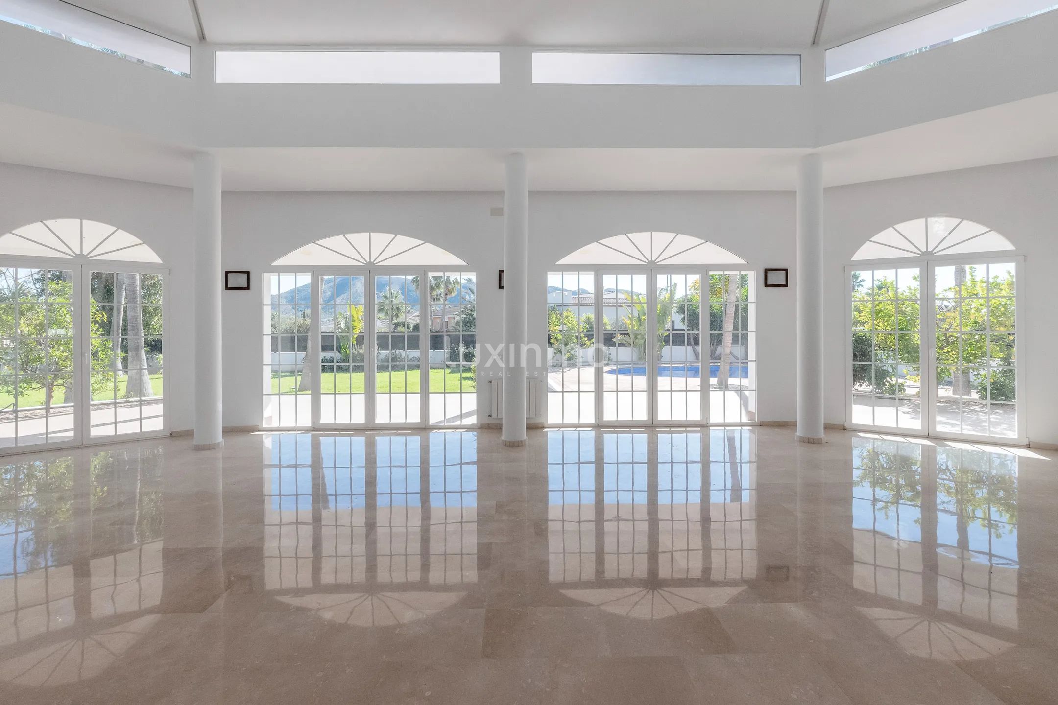 Impressive luxury villa for sale in Alfaz del Pi — photo 3