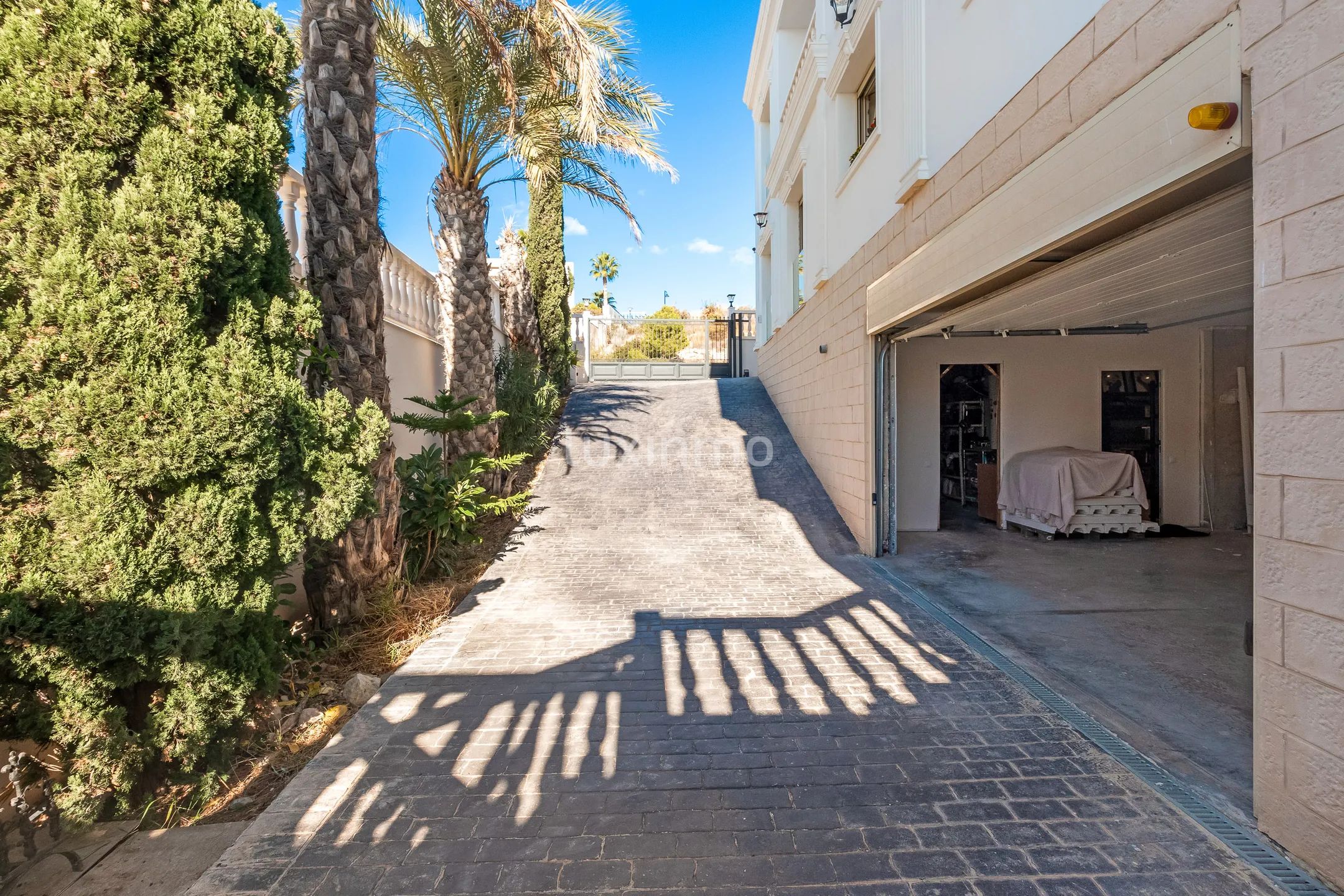 Vacker strandvilla i frontlinjen till salu i Campello — photo 46