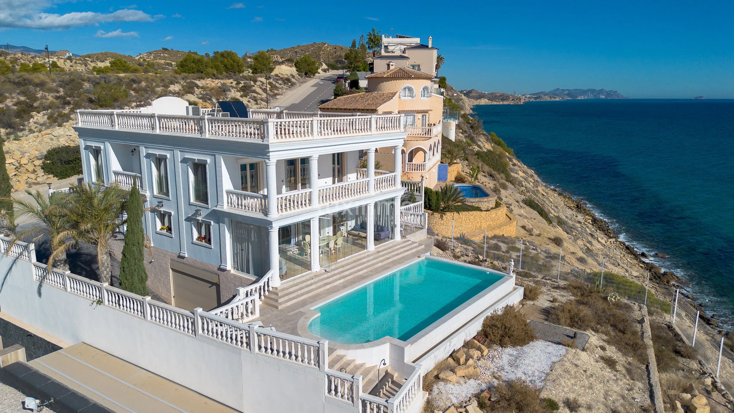 Vacker strandvilla i frontlinjen till salu i Campello — photo 4
