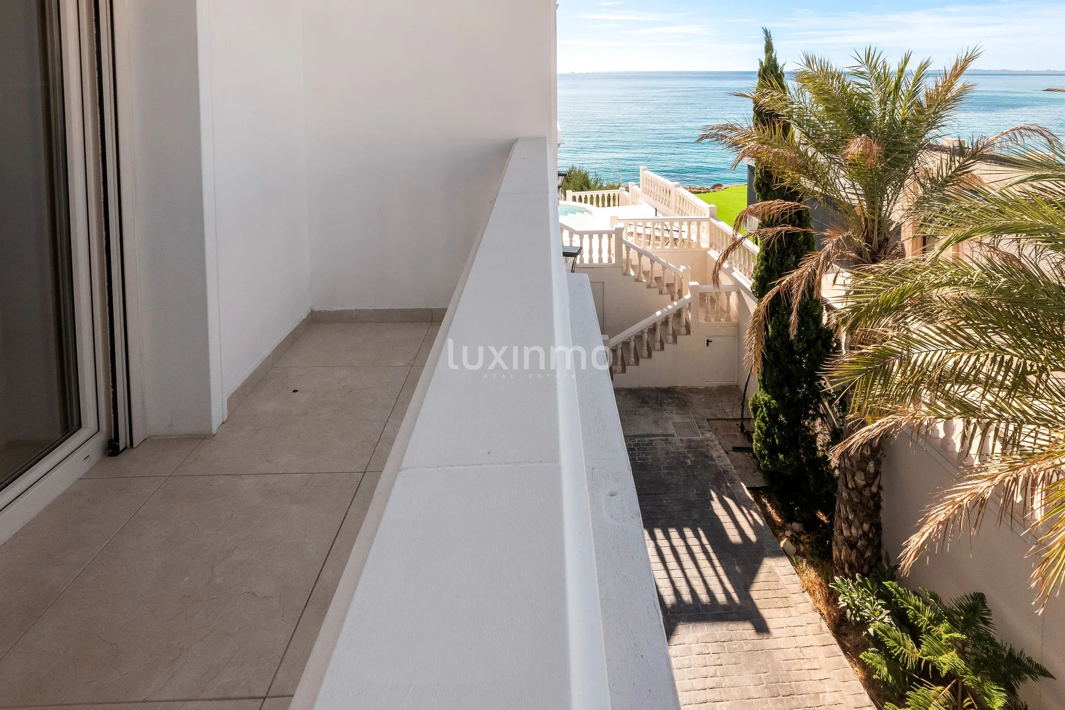 Vacker strandvilla i frontlinjen till salu i Campello — photo 39