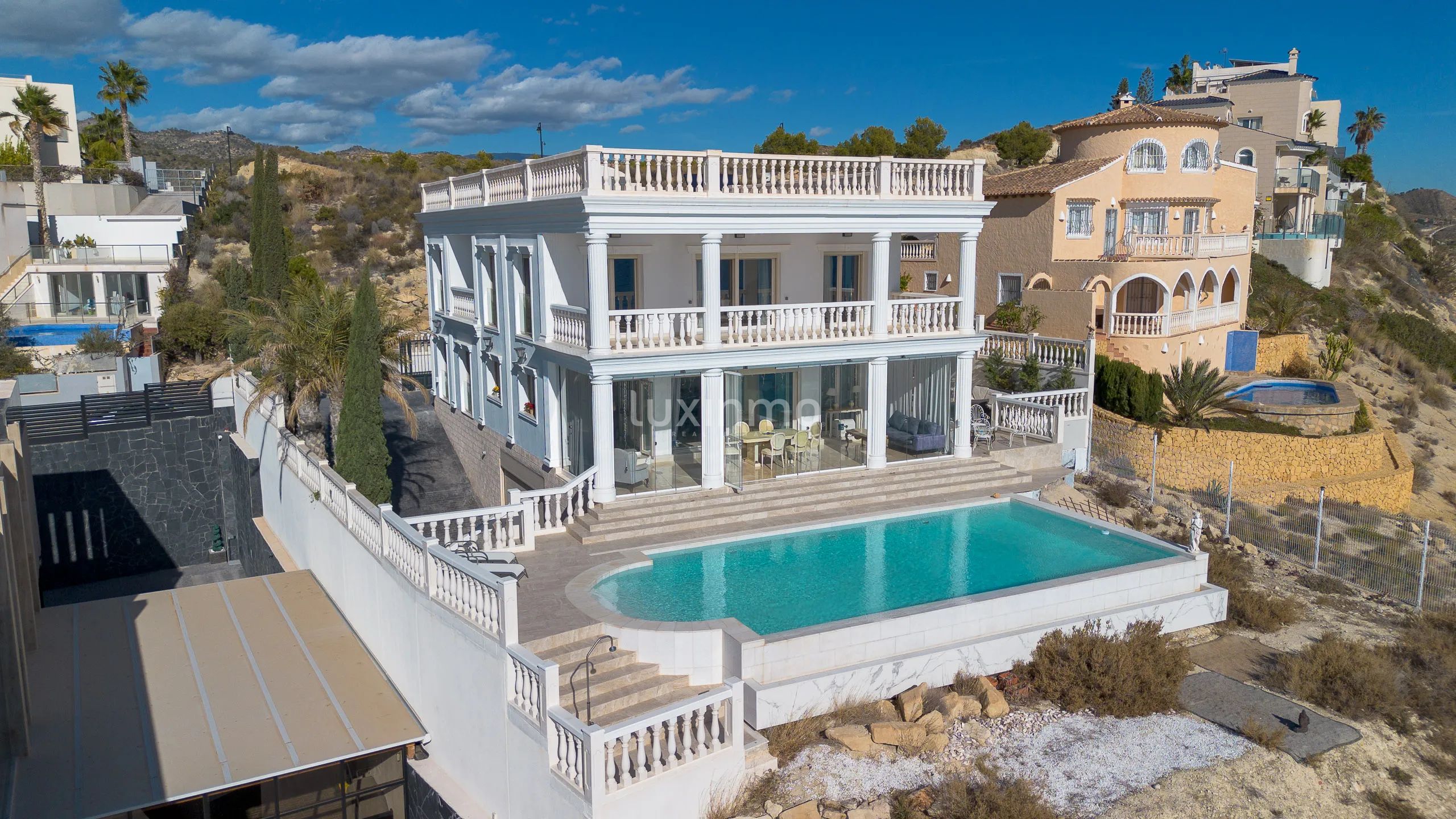 Vacker strandvilla i frontlinjen till salu i Campello — photo 51