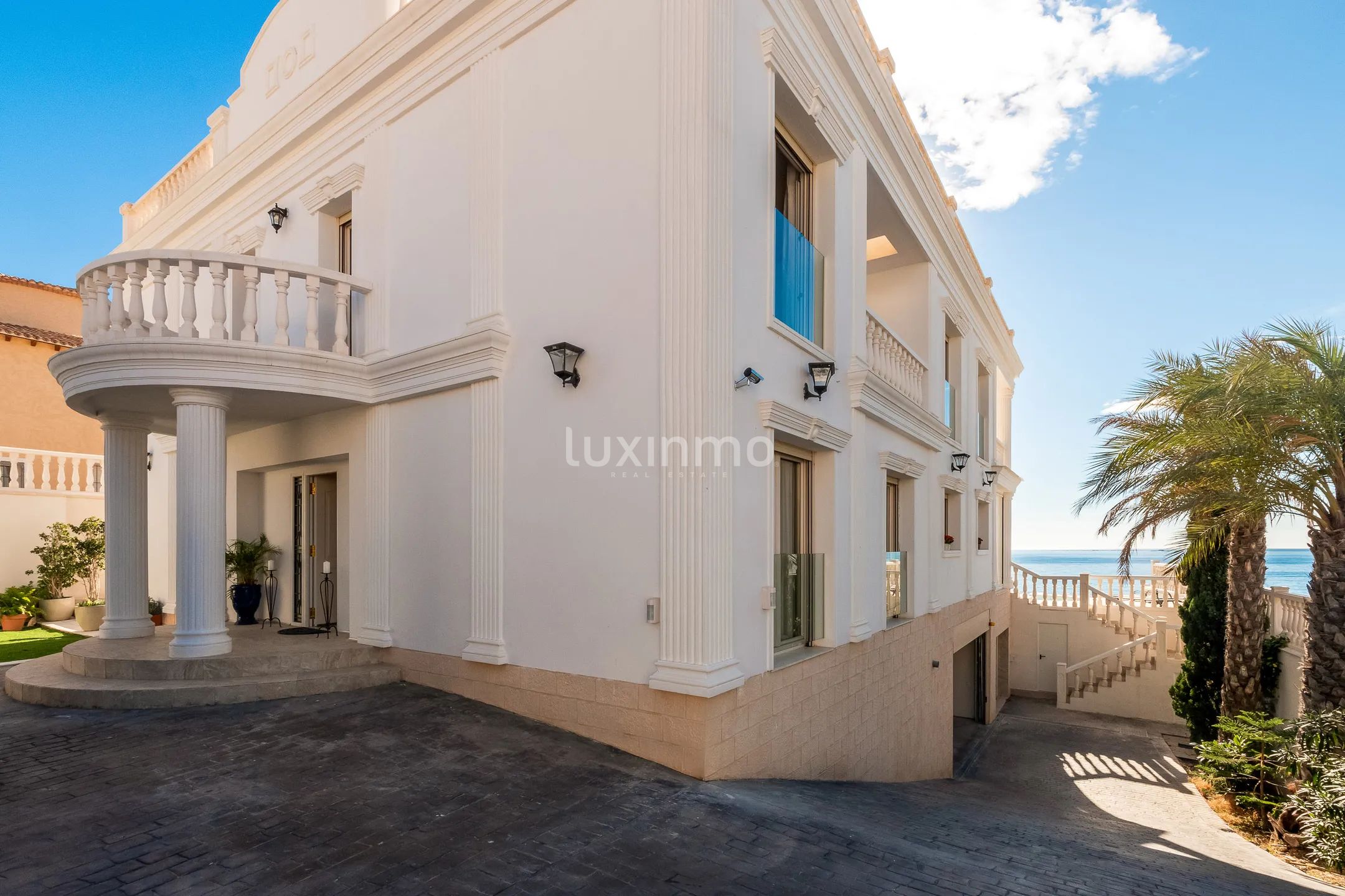Vacker strandvilla i frontlinjen till salu i Campello — photo 43
