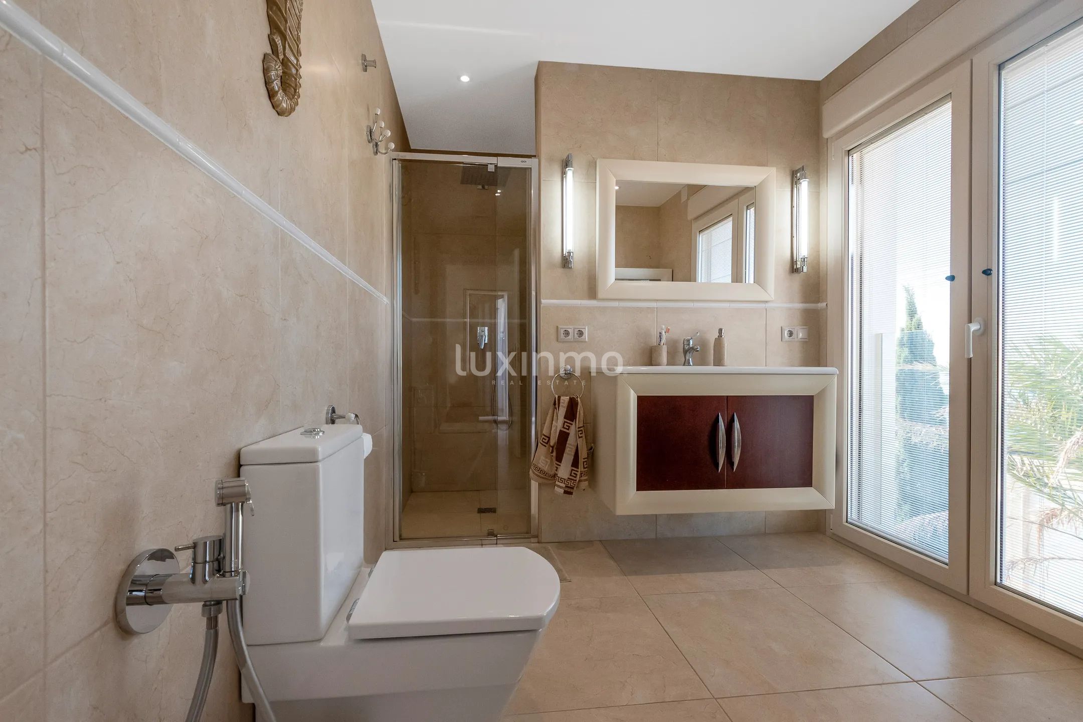 Vacker strandvilla i frontlinjen till salu i Campello — photo 36