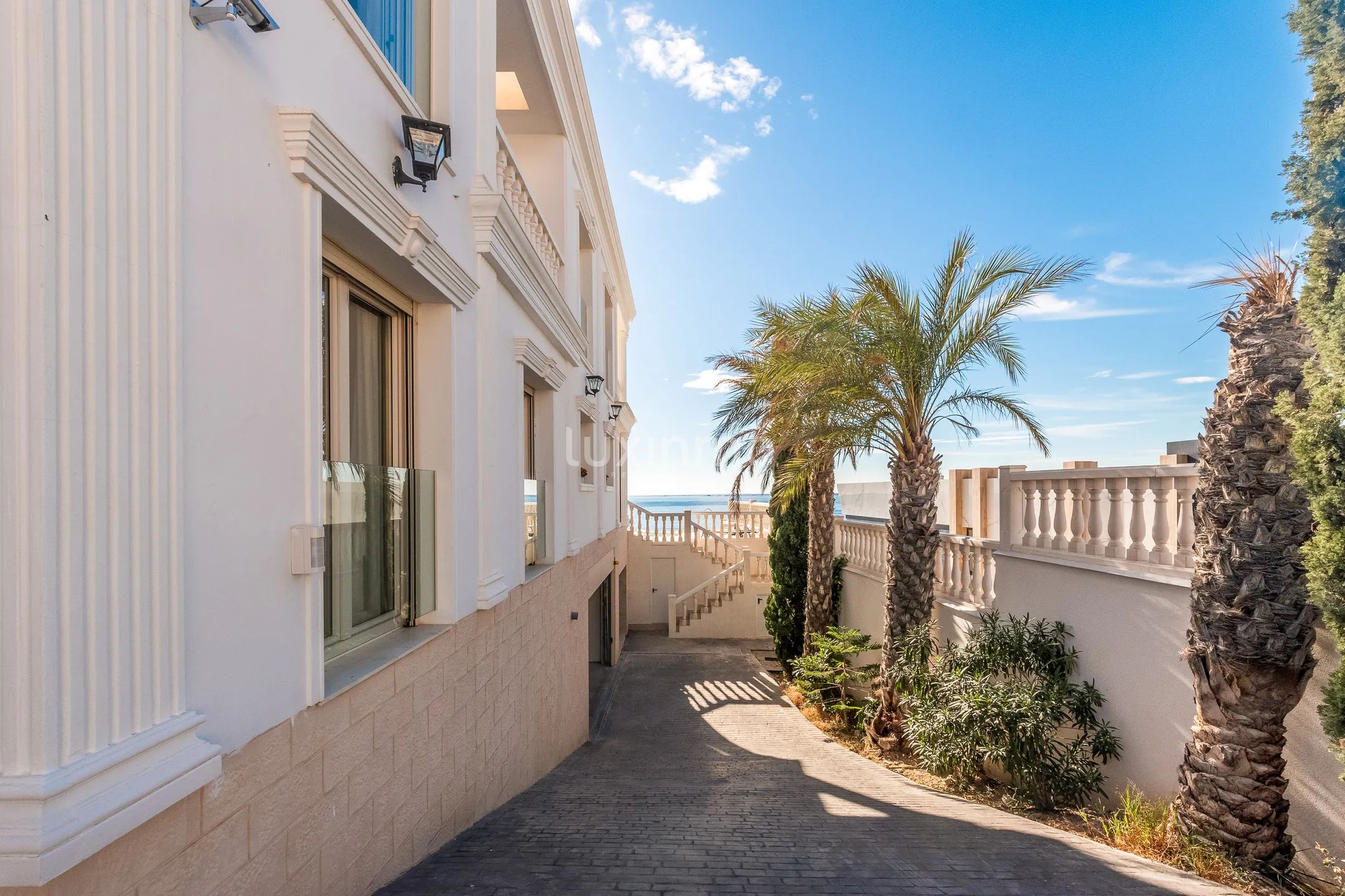 Vacker strandvilla i frontlinjen till salu i Campello — photo 45