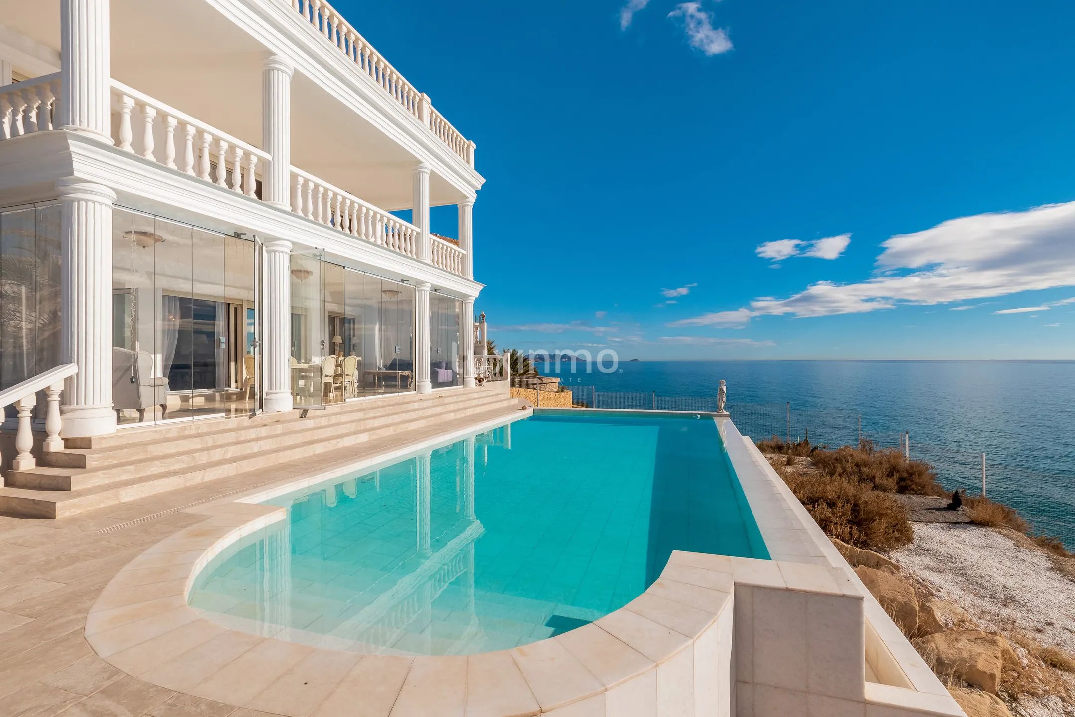 Vacker strandvilla i frontlinjen till salu i Campello — photo 1