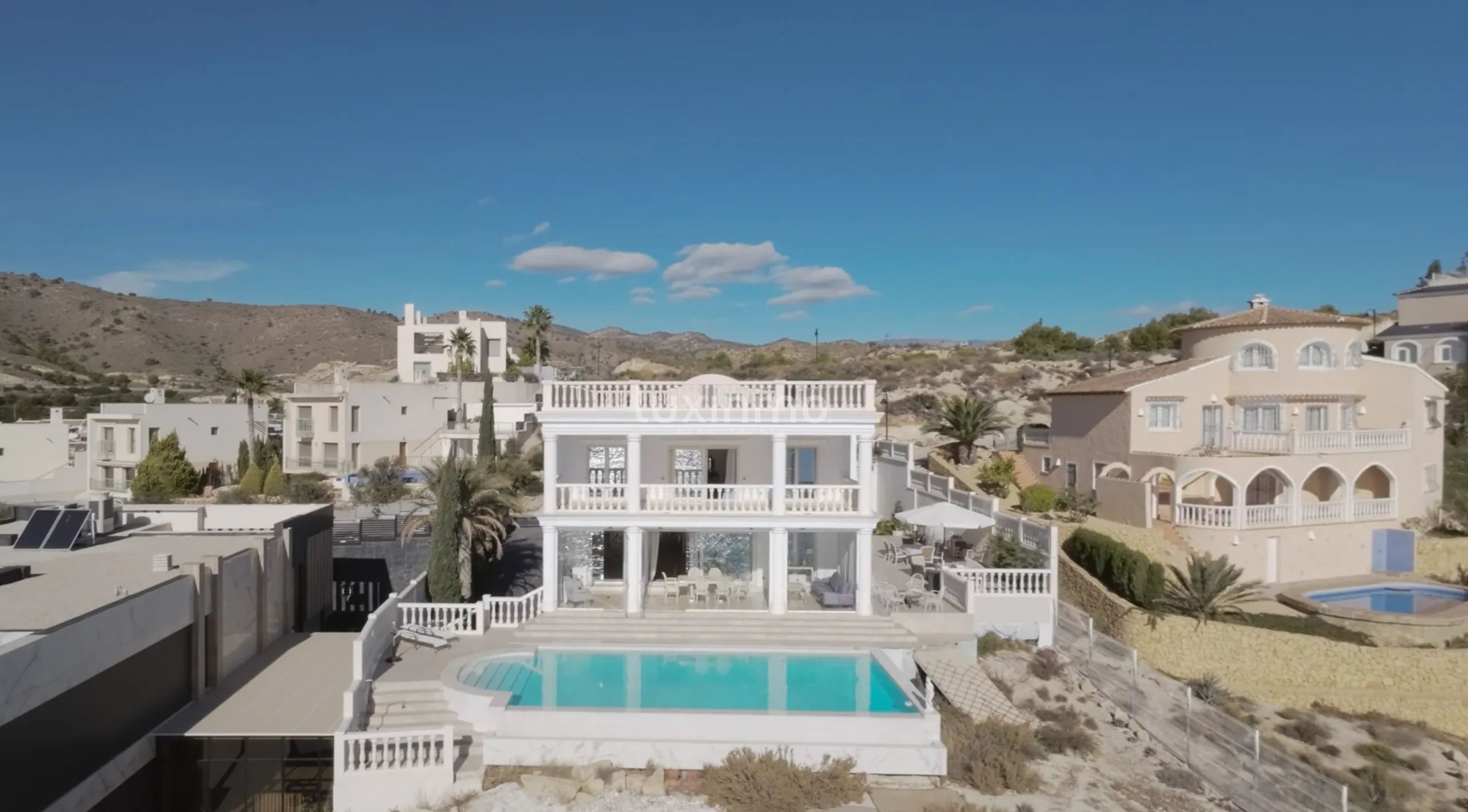 Vacker strandvilla i frontlinjen till salu i Campello — photo 3