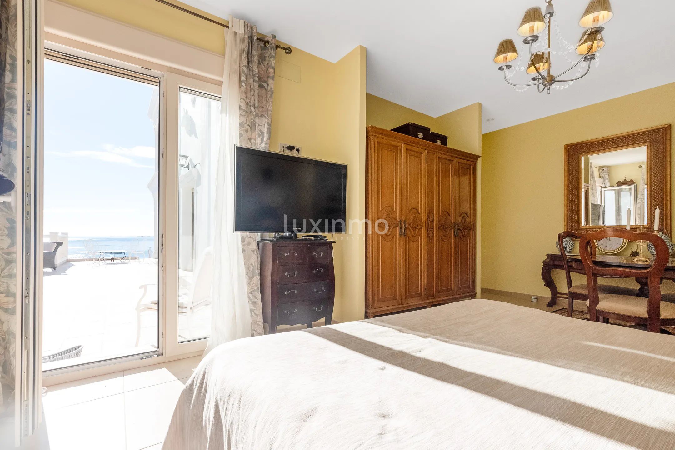 Vacker strandvilla i frontlinjen till salu i Campello — photo 19