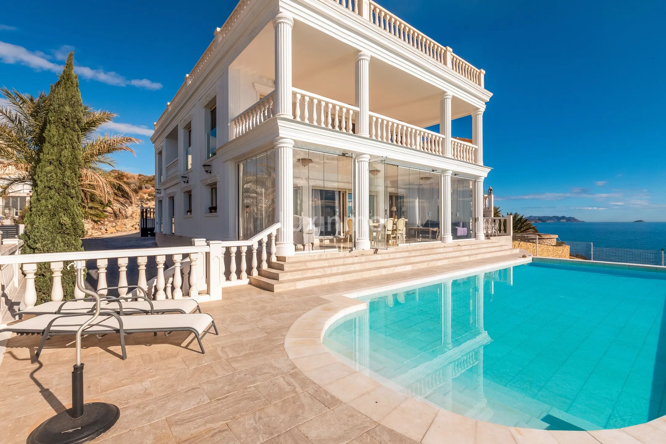 Vacker strandvilla i frontlinjen till salu i Campello — photo 49