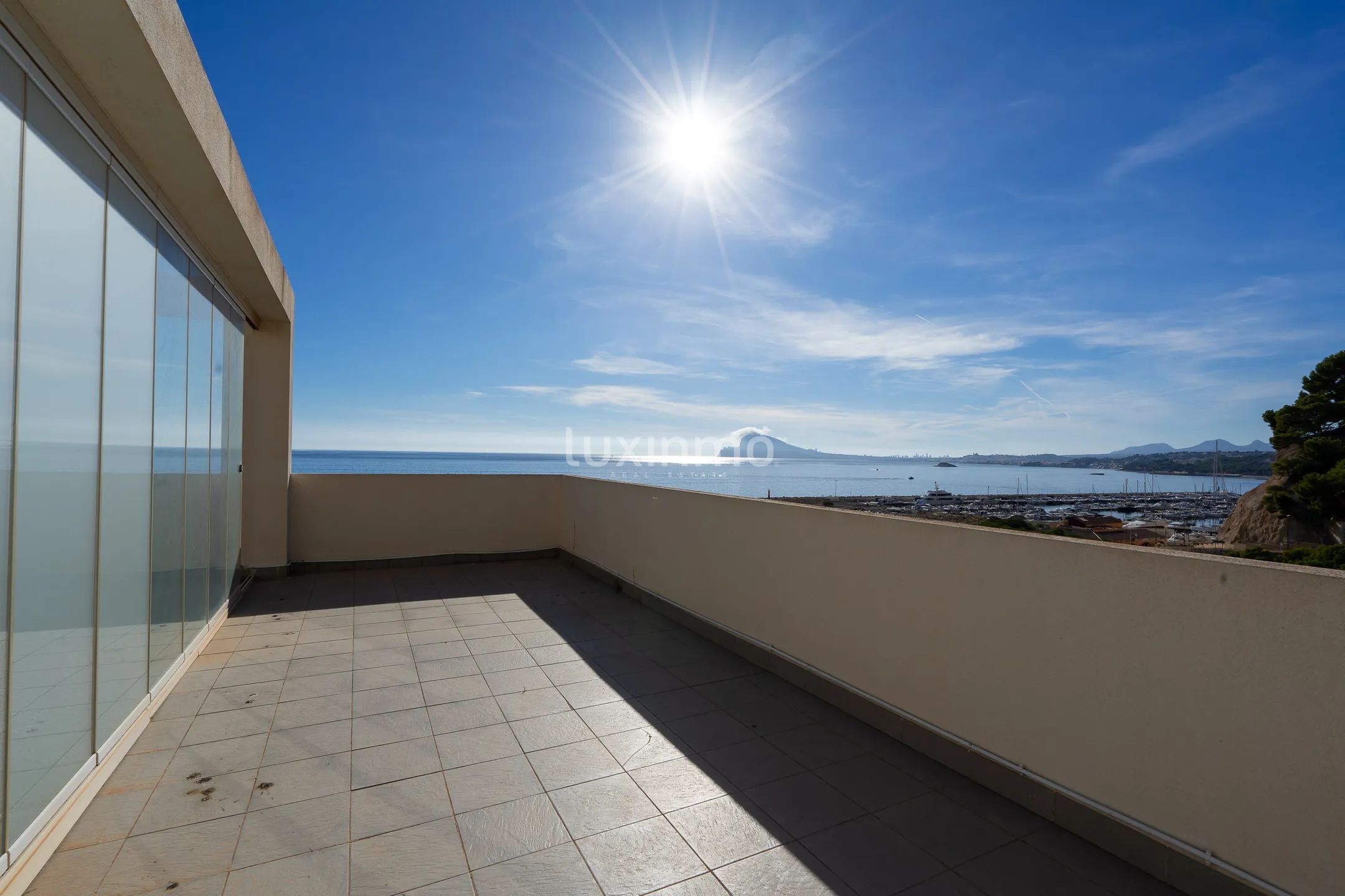 Atemberaubendes modernes Penthouse mit atemberaubender erster Linie in Mascarat — photo 35