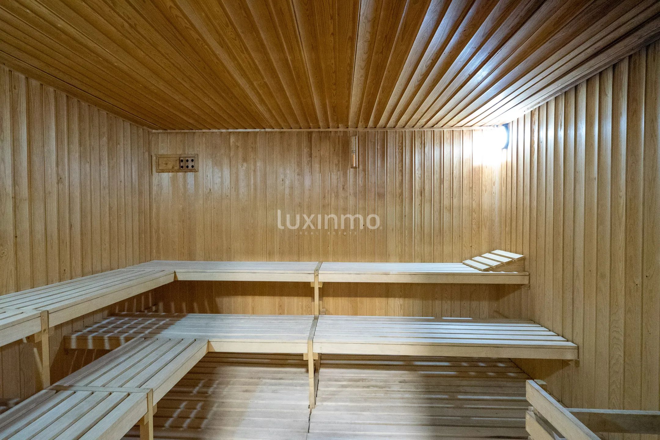 Atemberaubendes modernes Penthouse mit atemberaubender erster Linie in Mascarat — photo 45