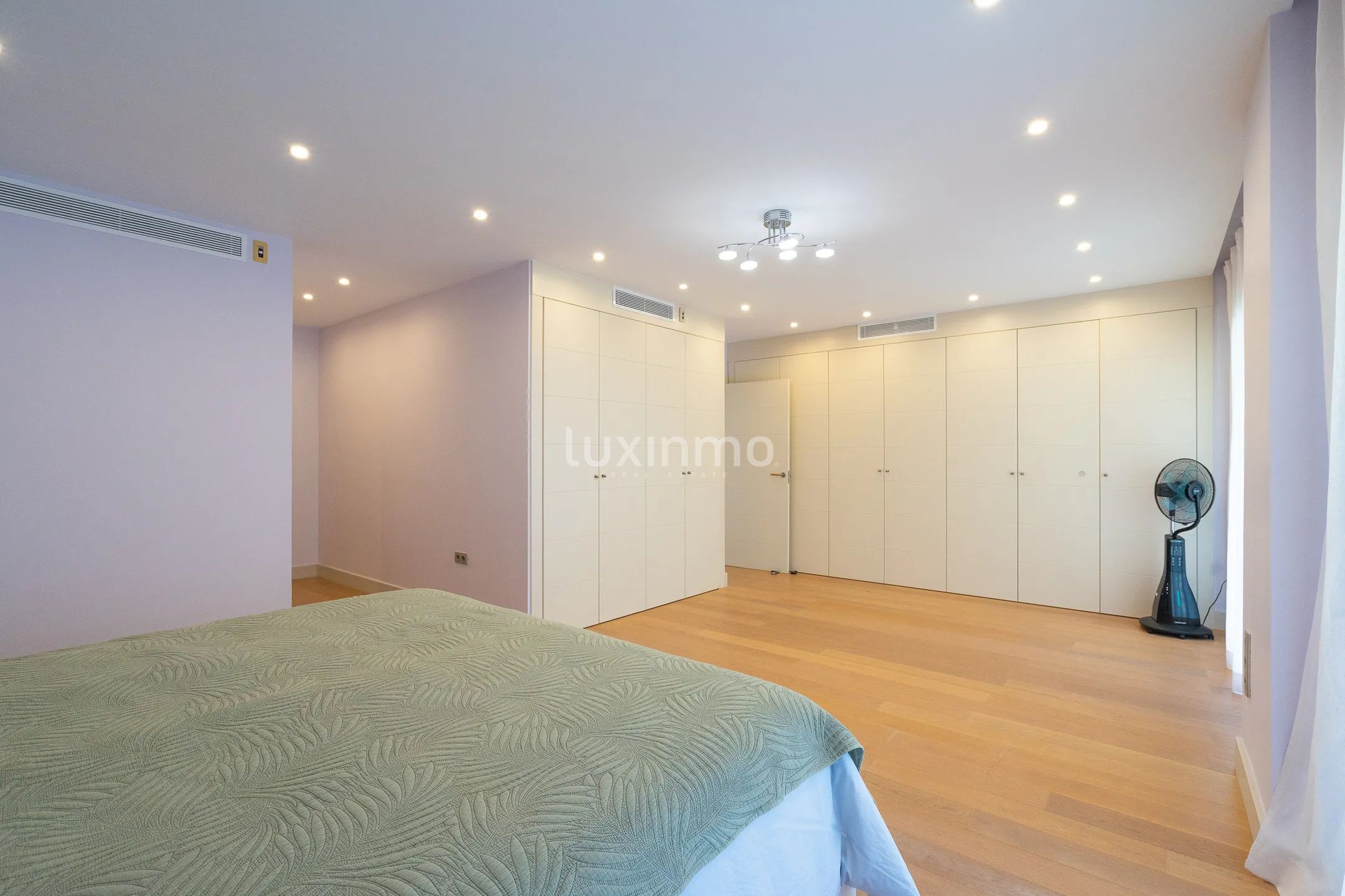 Atemberaubendes modernes Penthouse mit atemberaubender erster Linie in Mascarat — photo 20