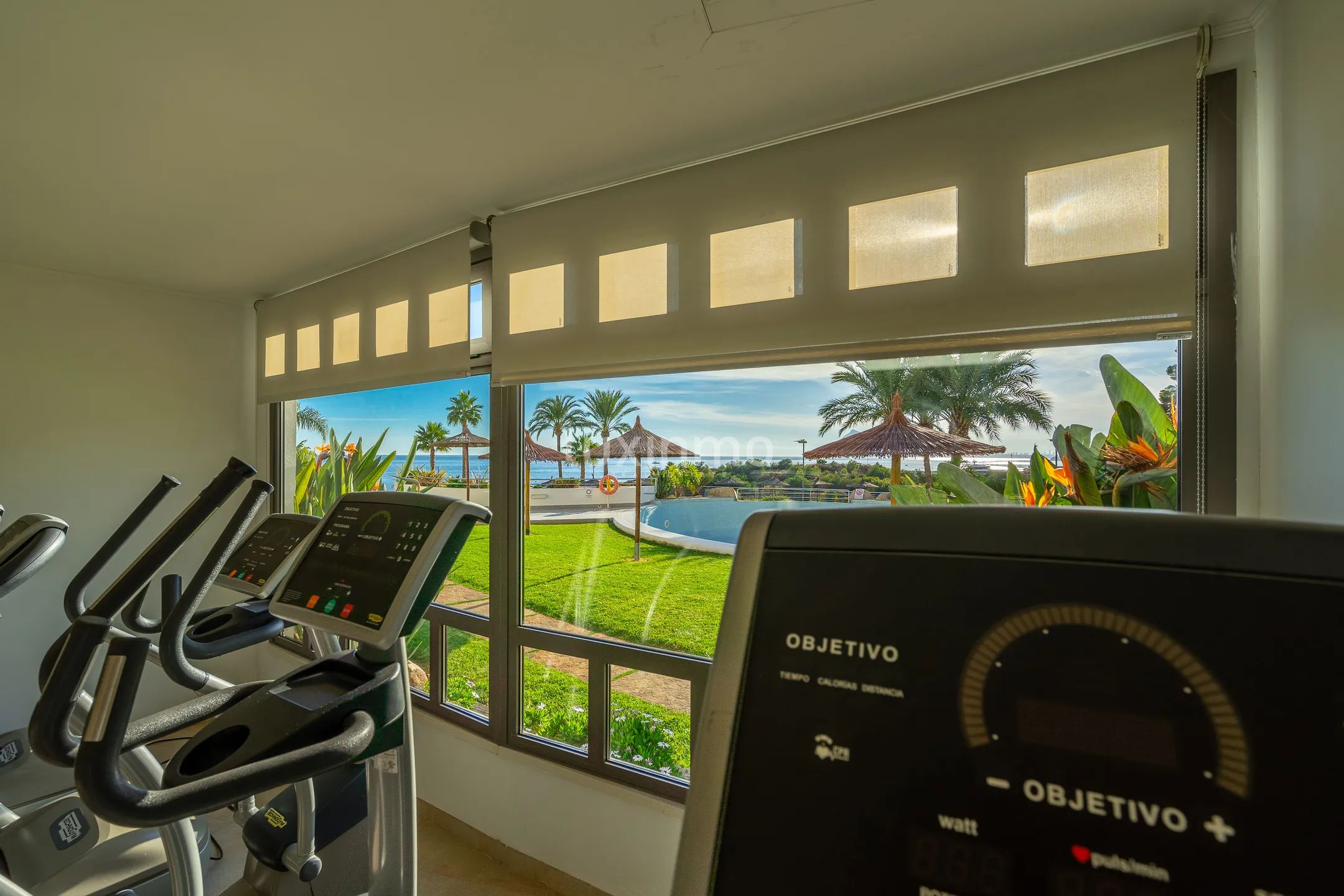 Atemberaubendes modernes Penthouse mit atemberaubender erster Linie in Mascarat — photo 43