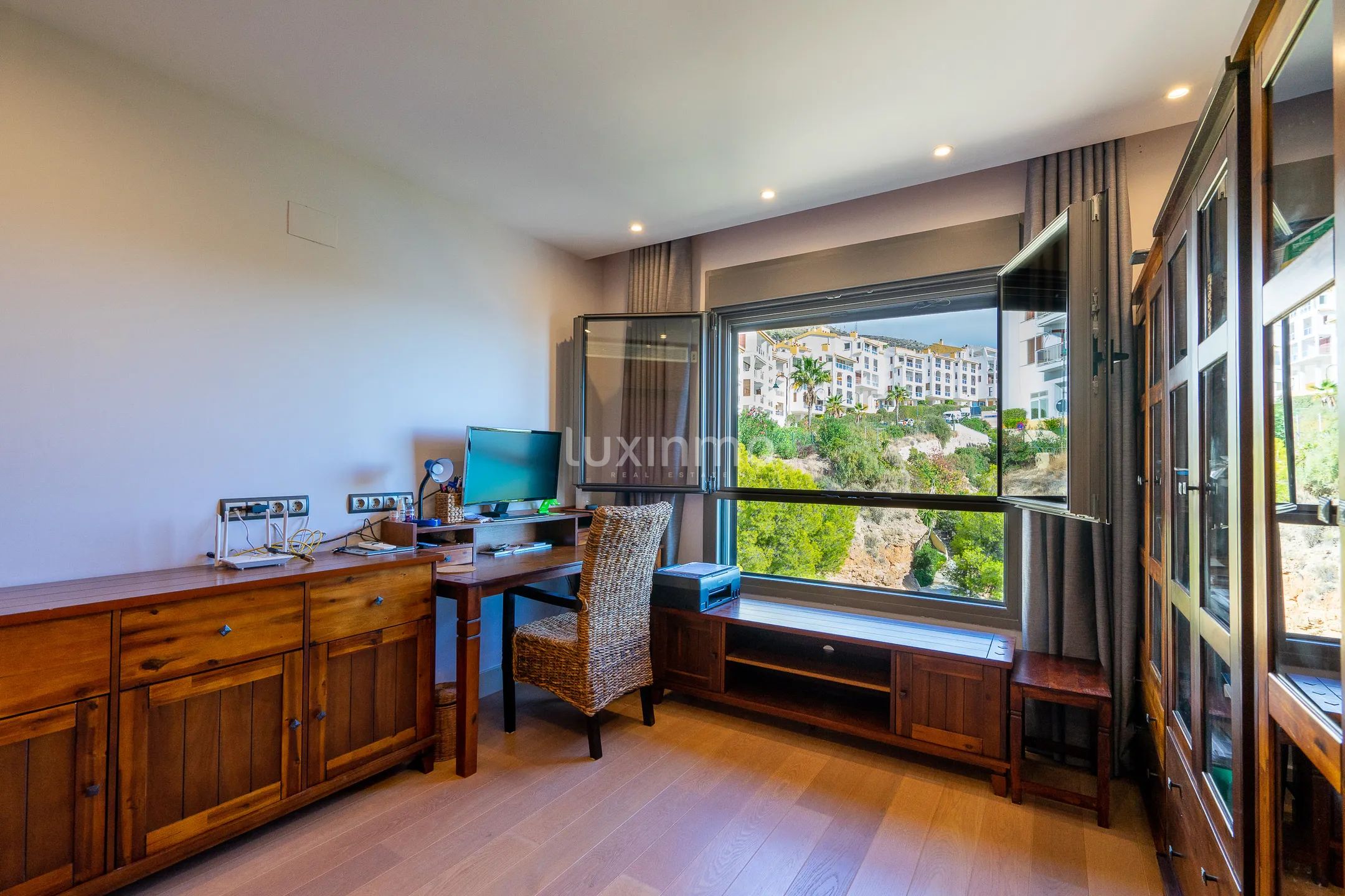 Atemberaubendes modernes Penthouse mit atemberaubender erster Linie in Mascarat — photo 23