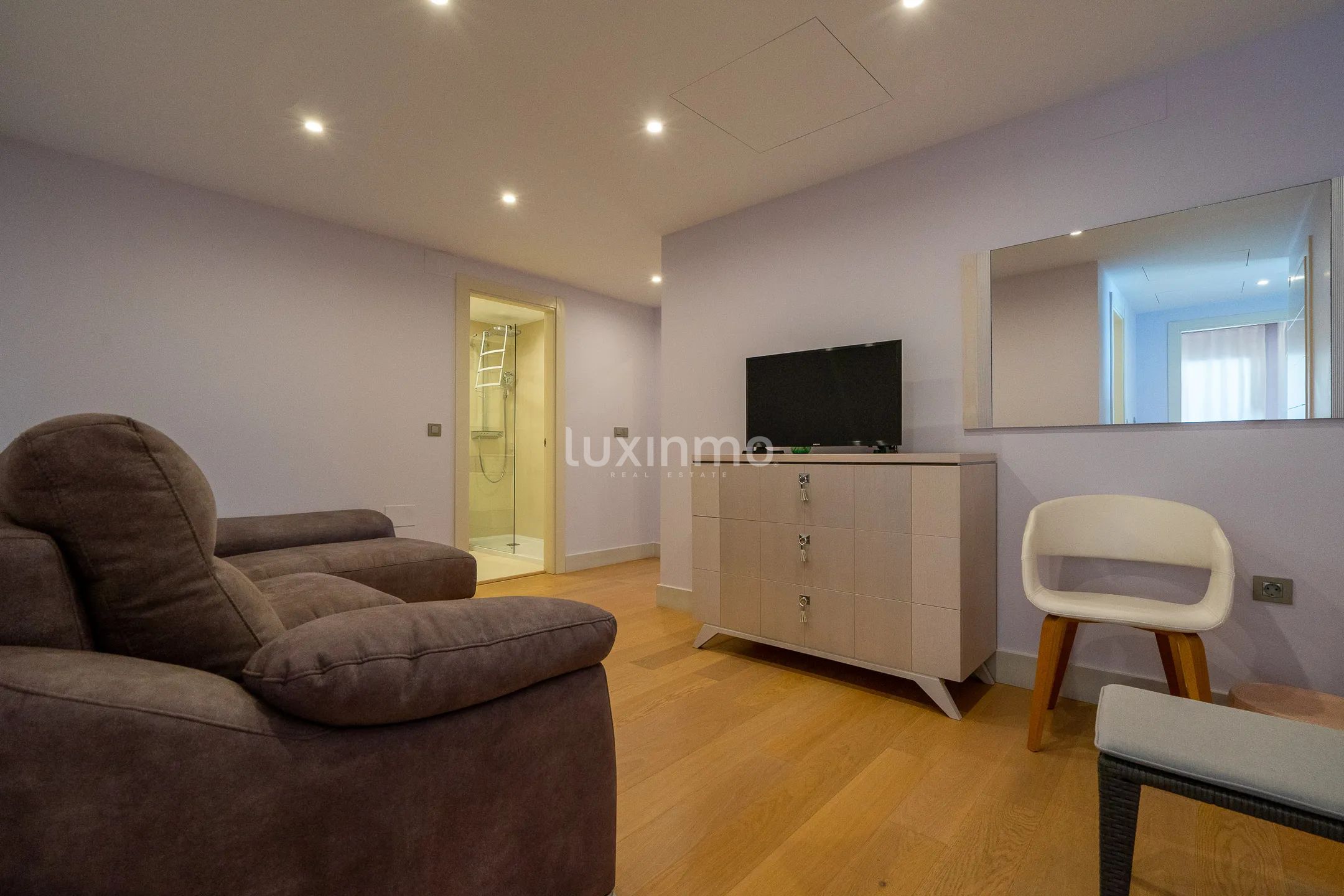 Atemberaubendes modernes Penthouse mit atemberaubender erster Linie in Mascarat — photo 25