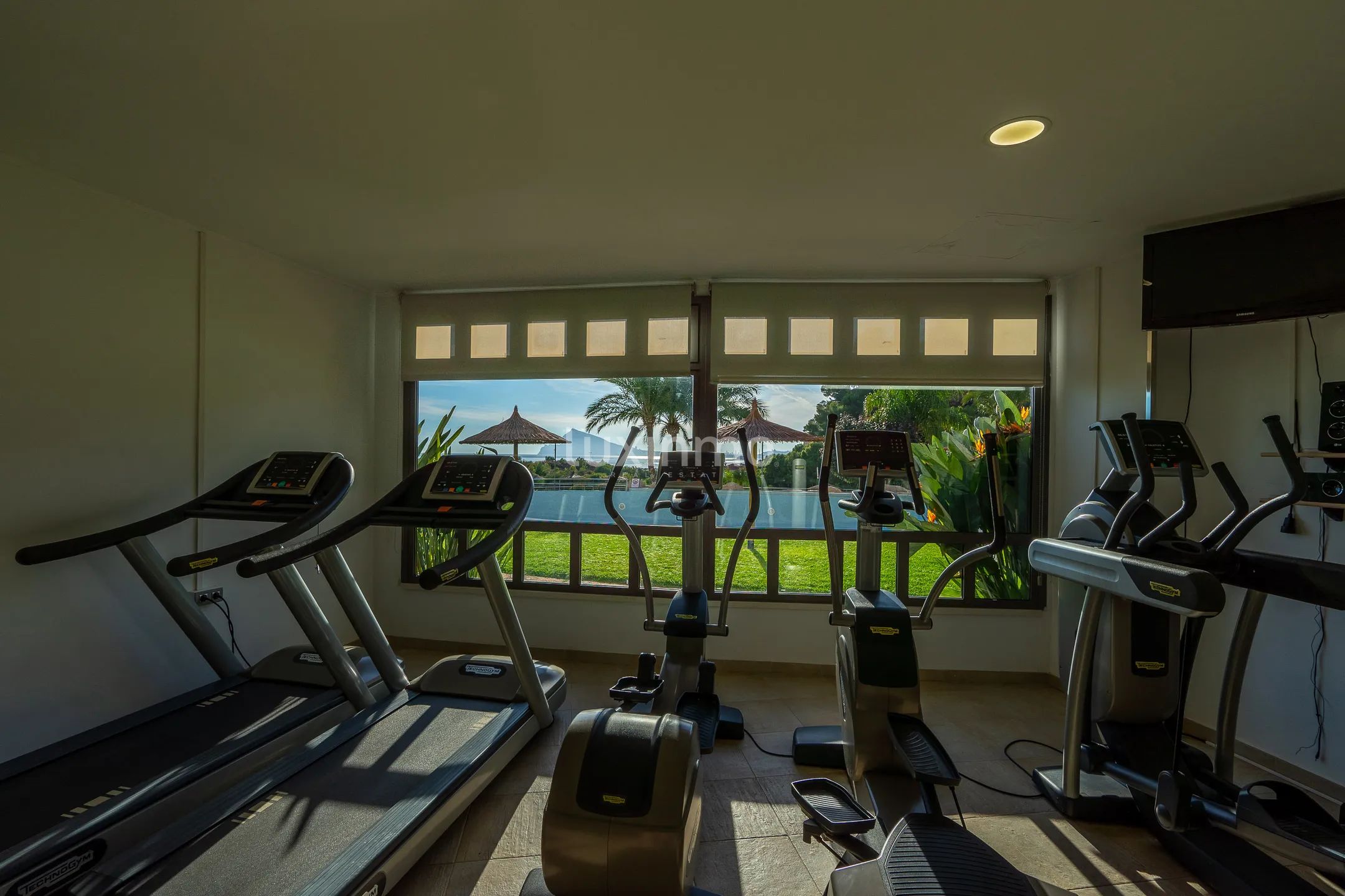 Atemberaubendes modernes Penthouse mit atemberaubender erster Linie in Mascarat — photo 42