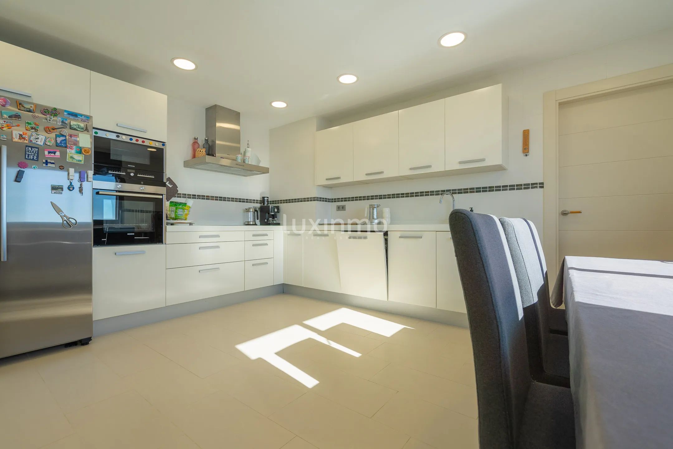 Atemberaubendes modernes Penthouse mit atemberaubender erster Linie in Mascarat — photo 9