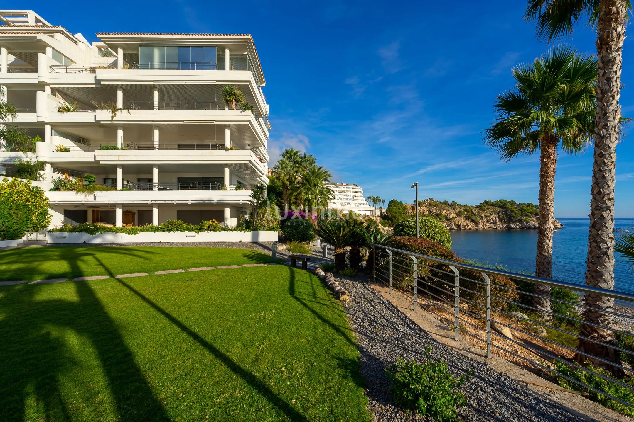 Atemberaubendes modernes Penthouse mit atemberaubender erster Linie in Mascarat — photo 48