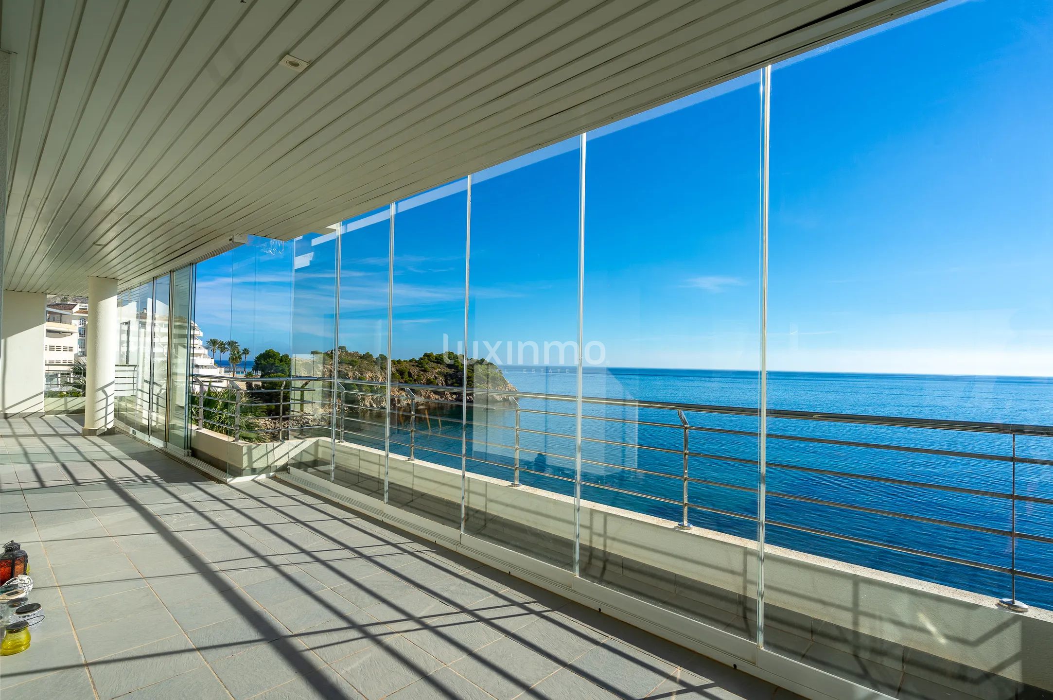 Atemberaubendes modernes Penthouse mit atemberaubender erster Linie in Mascarat — photo 12