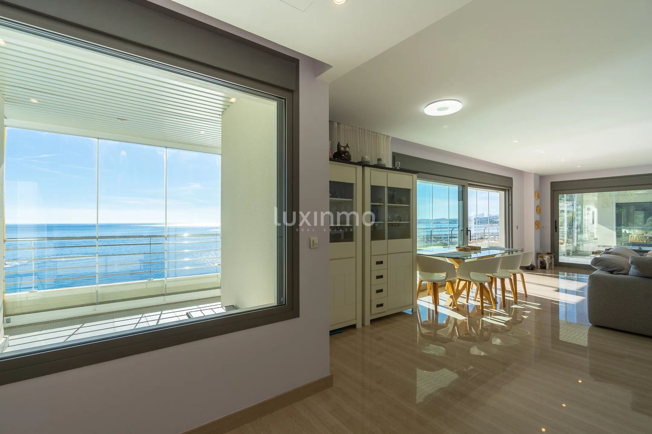 Atemberaubendes modernes Penthouse mit atemberaubender erster Linie in Mascarat — photo 17