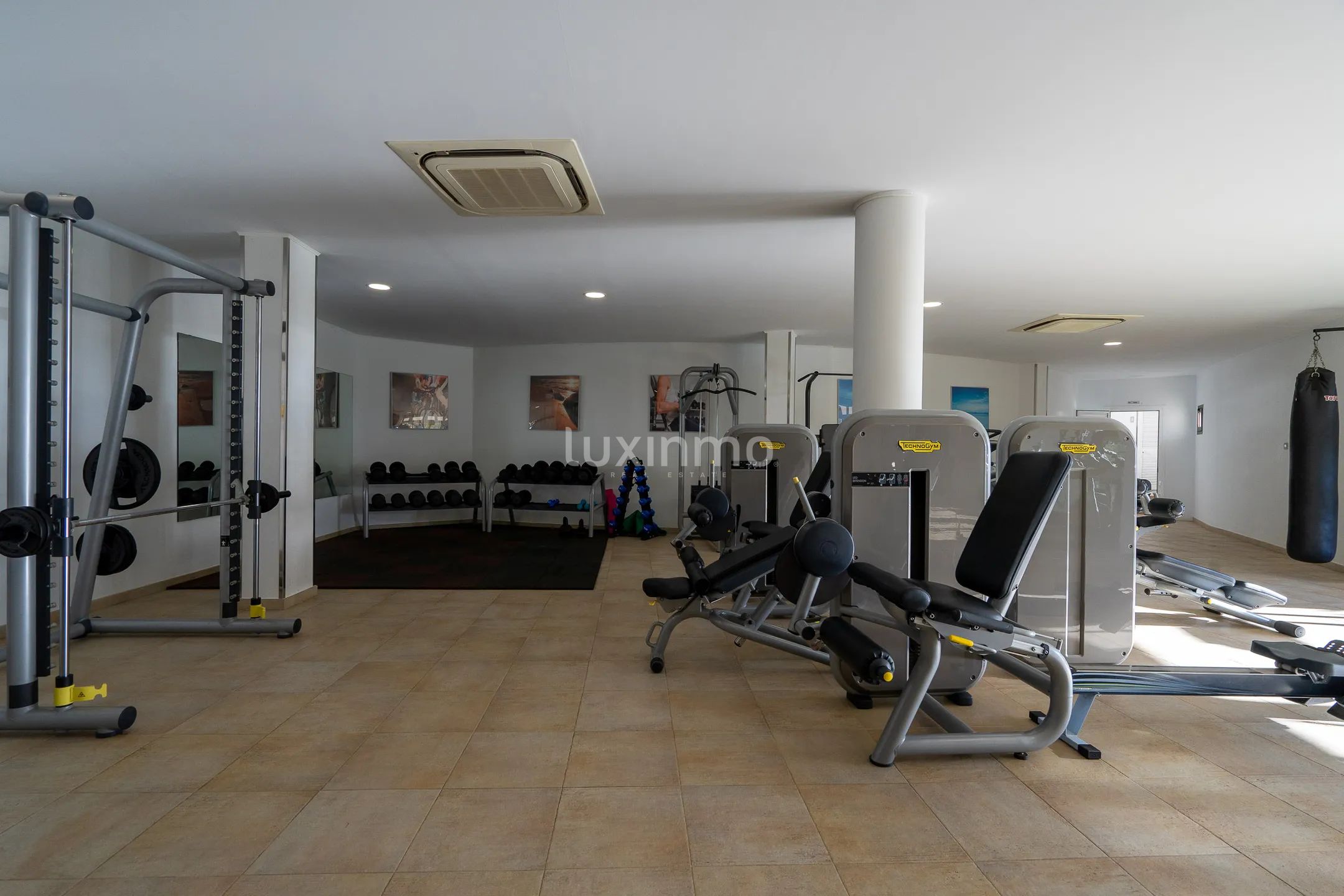 Atemberaubendes modernes Penthouse mit atemberaubender erster Linie in Mascarat — photo 41