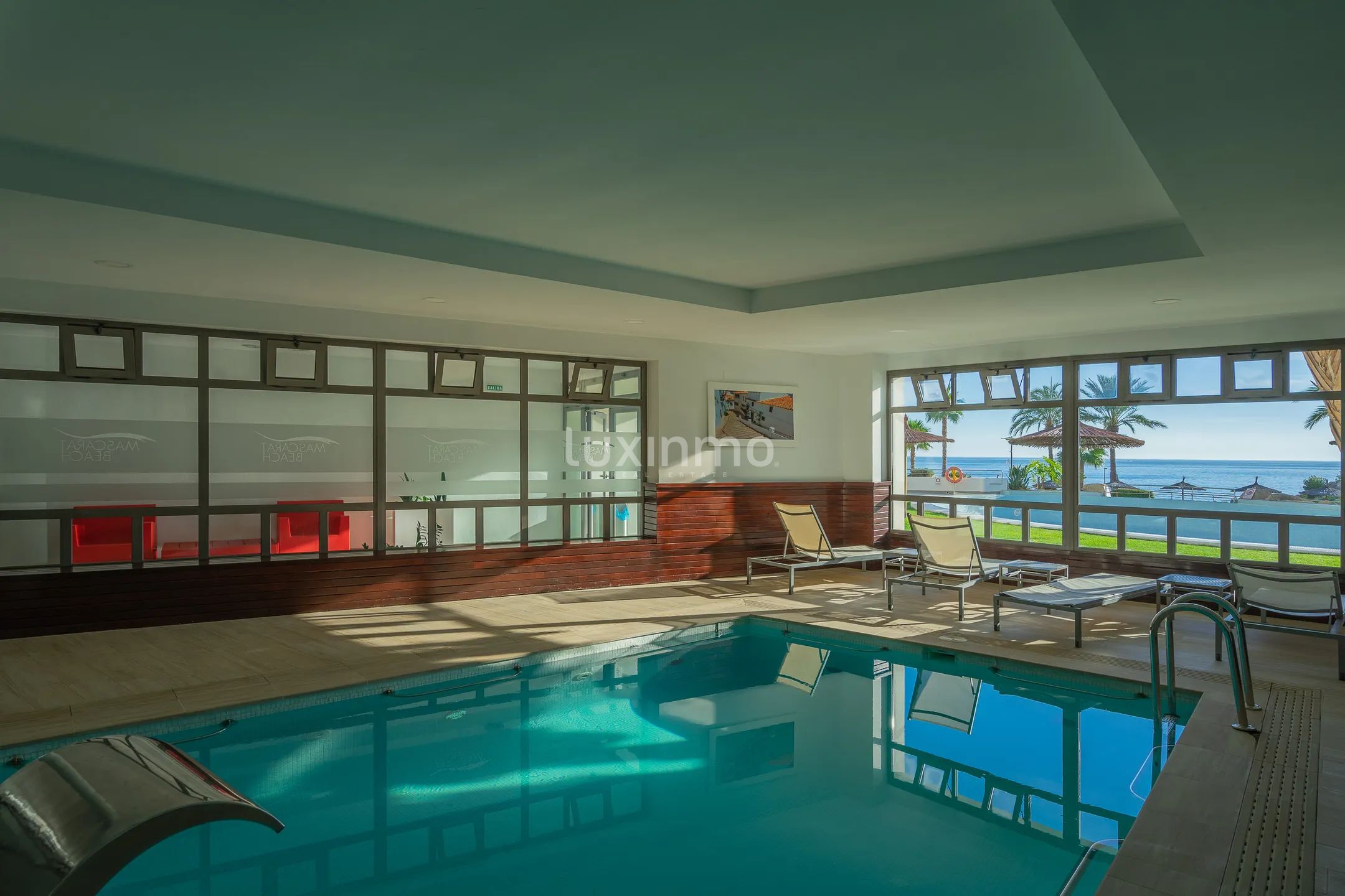 Atemberaubendes modernes Penthouse mit atemberaubender erster Linie in Mascarat — photo 44