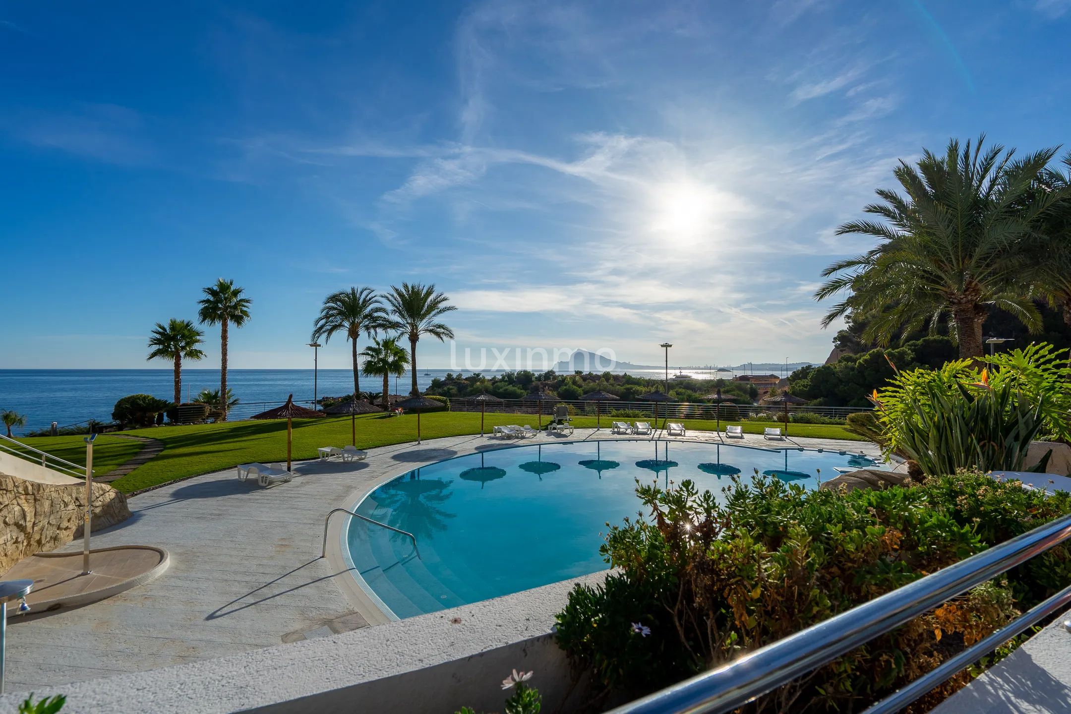 Atemberaubendes modernes Penthouse mit atemberaubender erster Linie in Mascarat — photo 40
