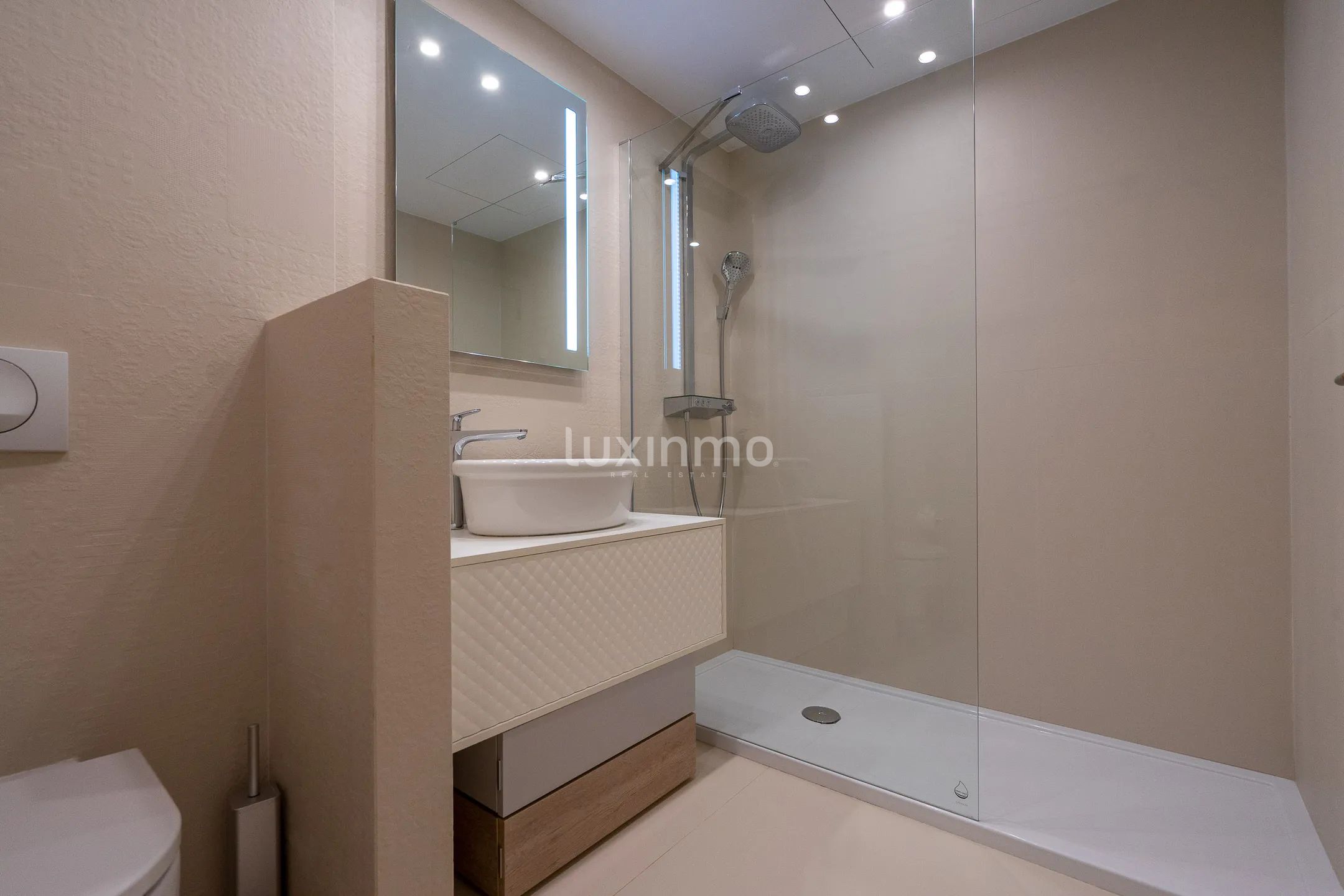 Atemberaubendes modernes Penthouse mit atemberaubender erster Linie in Mascarat — photo 27