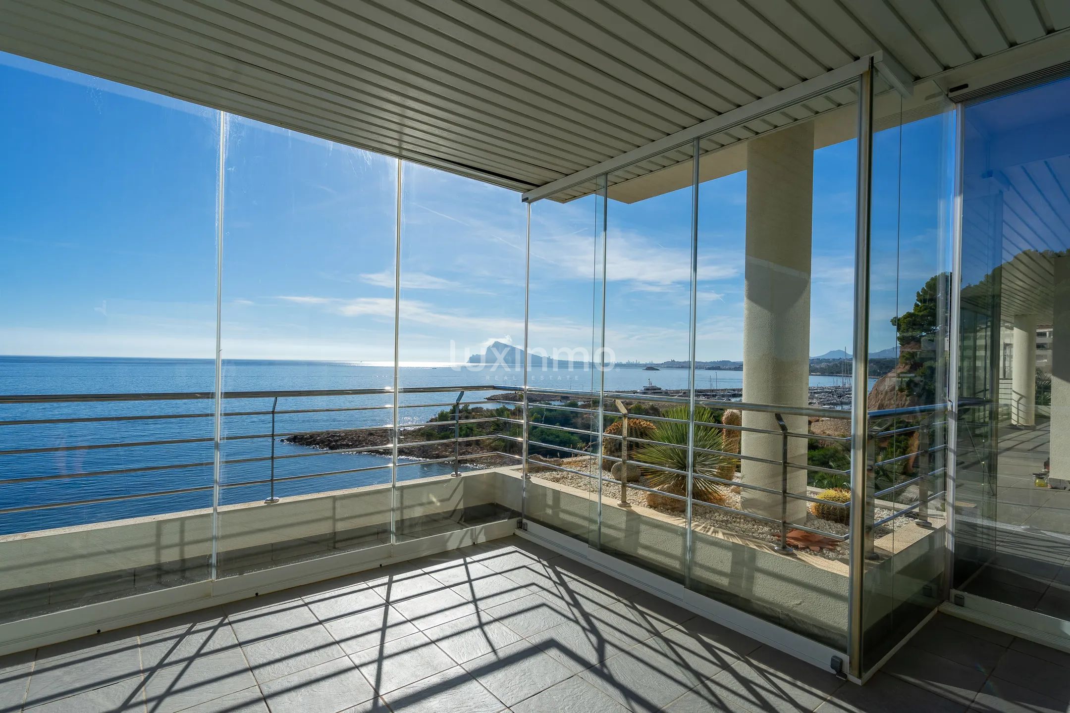 Atemberaubendes modernes Penthouse mit atemberaubender erster Linie in Mascarat — photo 13