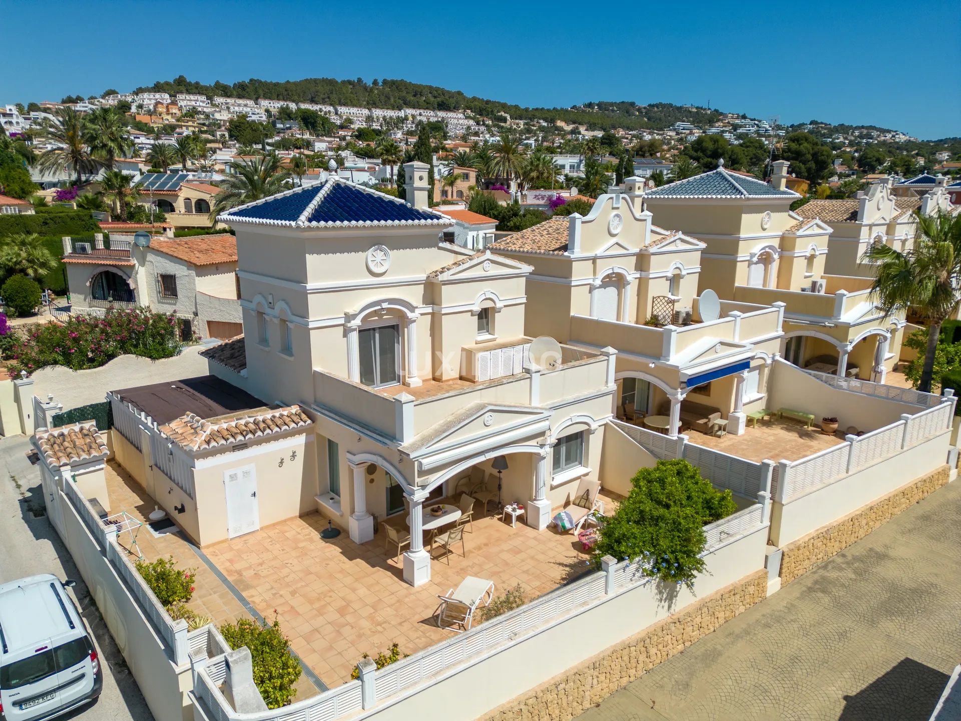 Urocza willa w zabudowie bliźniaczej do wynajęcia w Calpe — photo 1