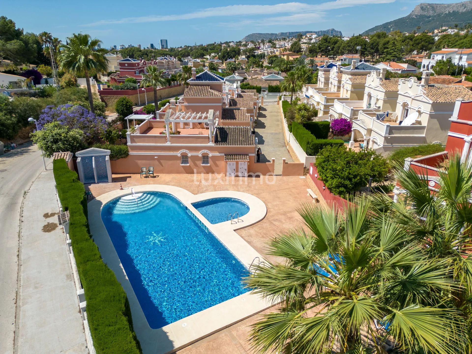 Urocza willa w zabudowie bliźniaczej do wynajęcia w Calpe — photo 2