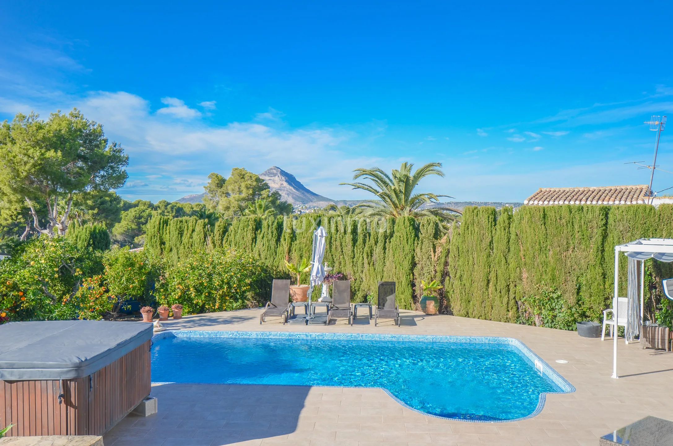 Villa with sea views and tourist licence for sale in Javea — photo 2