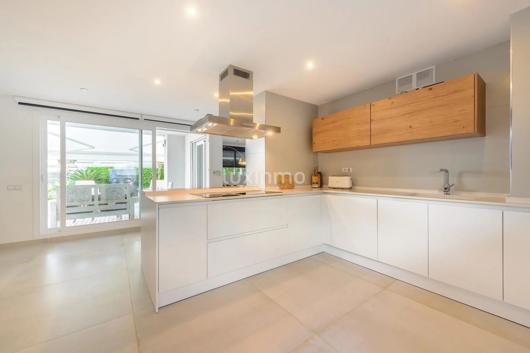 Licht appartement op de begane grond in Marina Botafoch, Ibiza — photo 14
