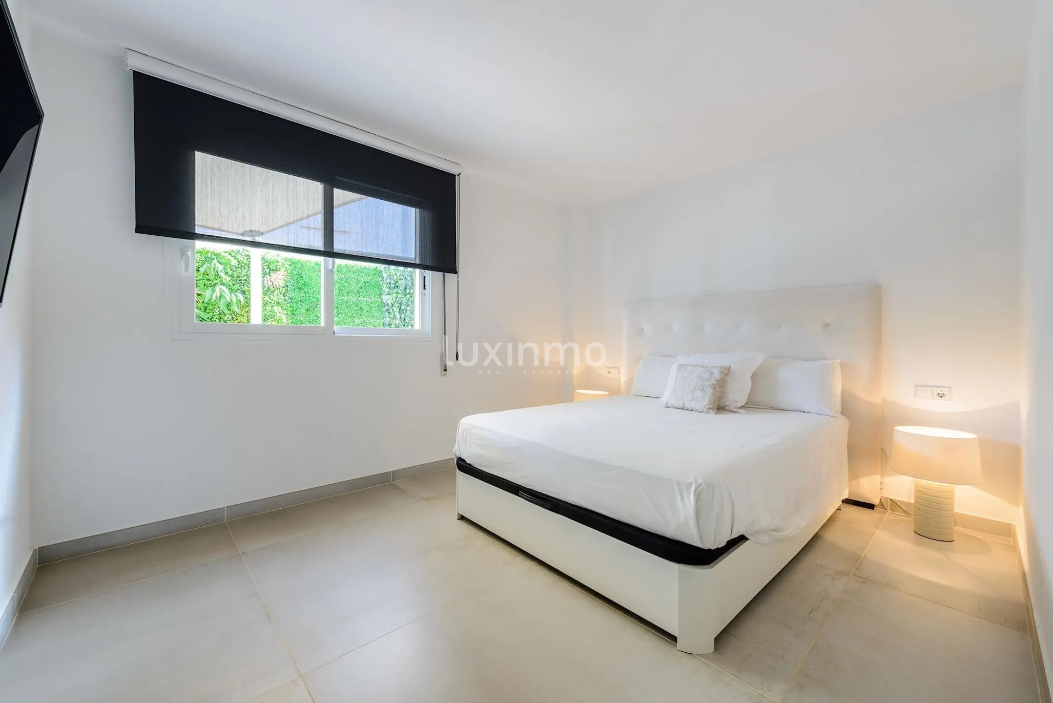 Licht appartement op de begane grond in Marina Botafoch, Ibiza — photo 22