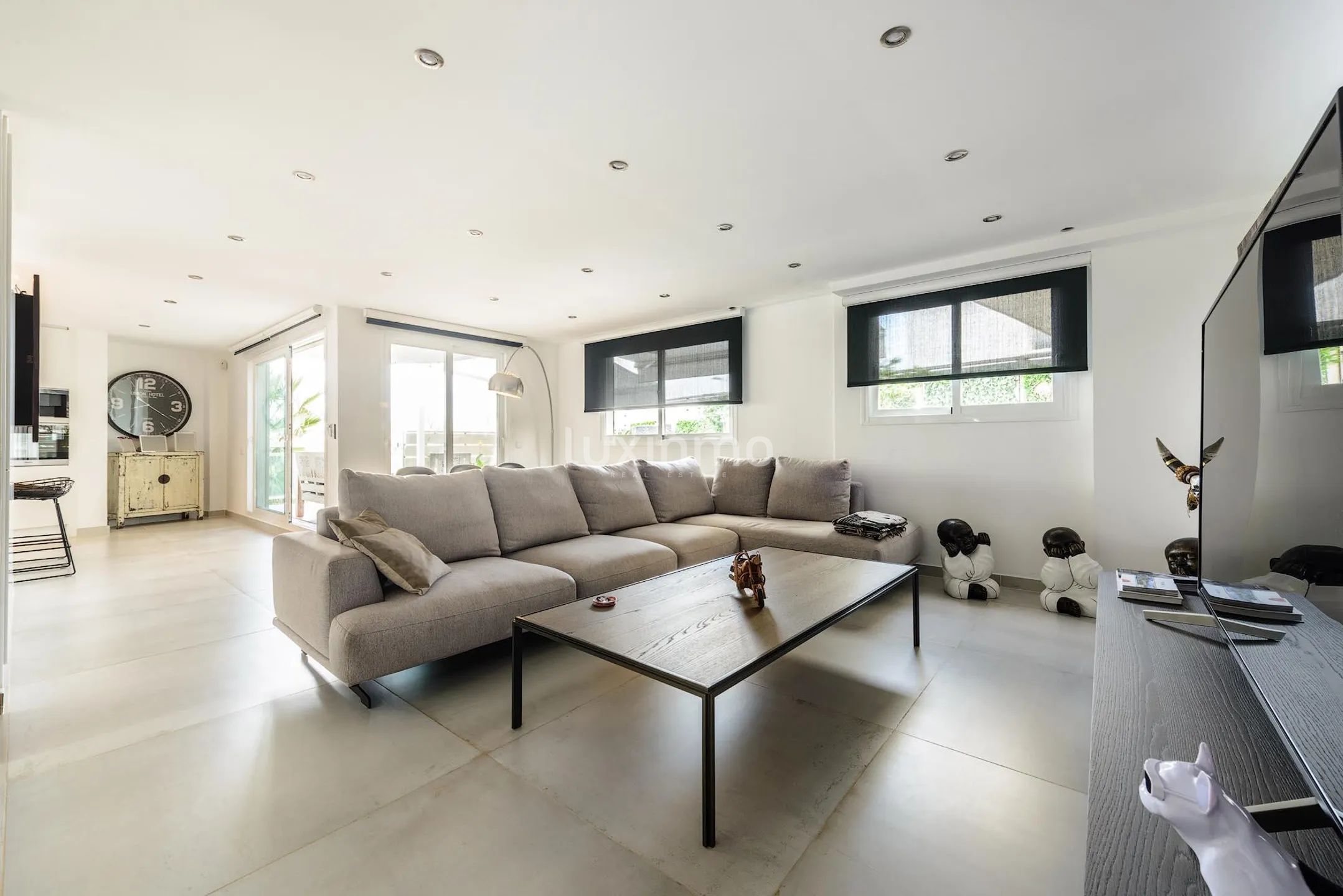 Licht appartement op de begane grond in Marina Botafoch, Ibiza — photo 27
