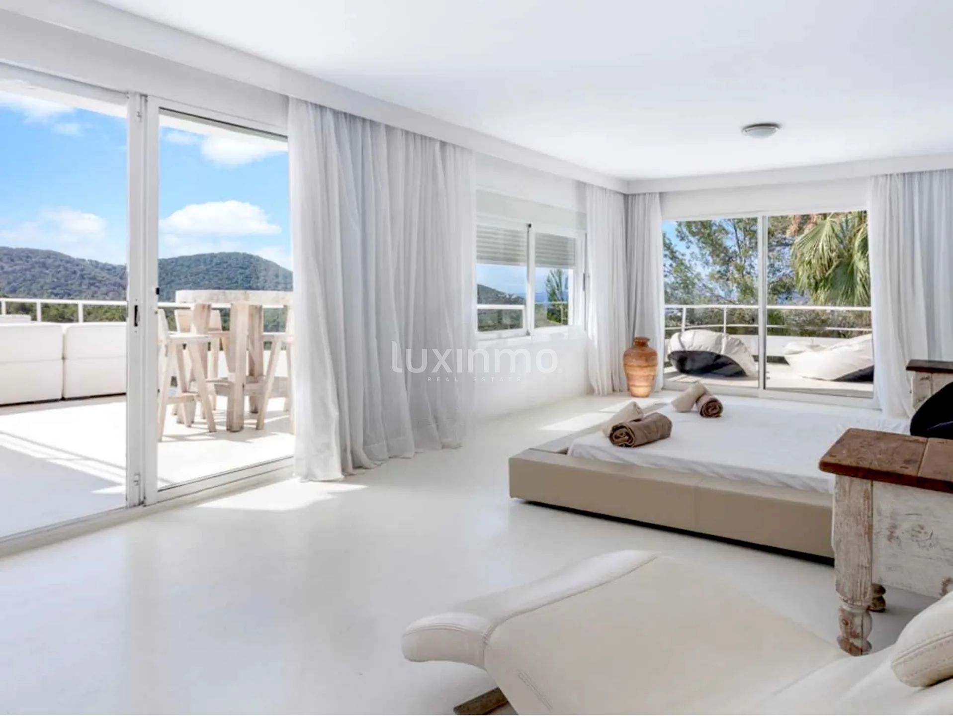 Просторная вилла на вершине урбанизации Кан Фурнет, Ибица — photo 26